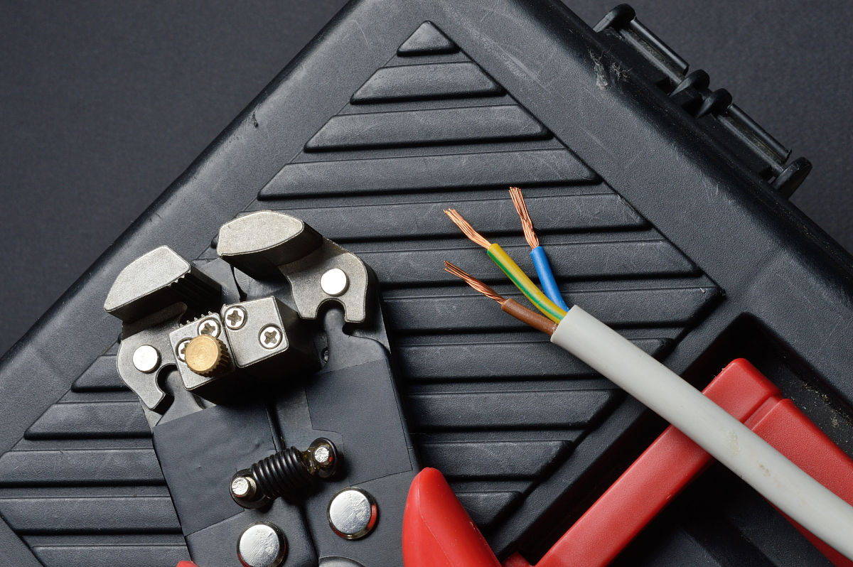 电缆剥线教程：步骤详解及注意事项