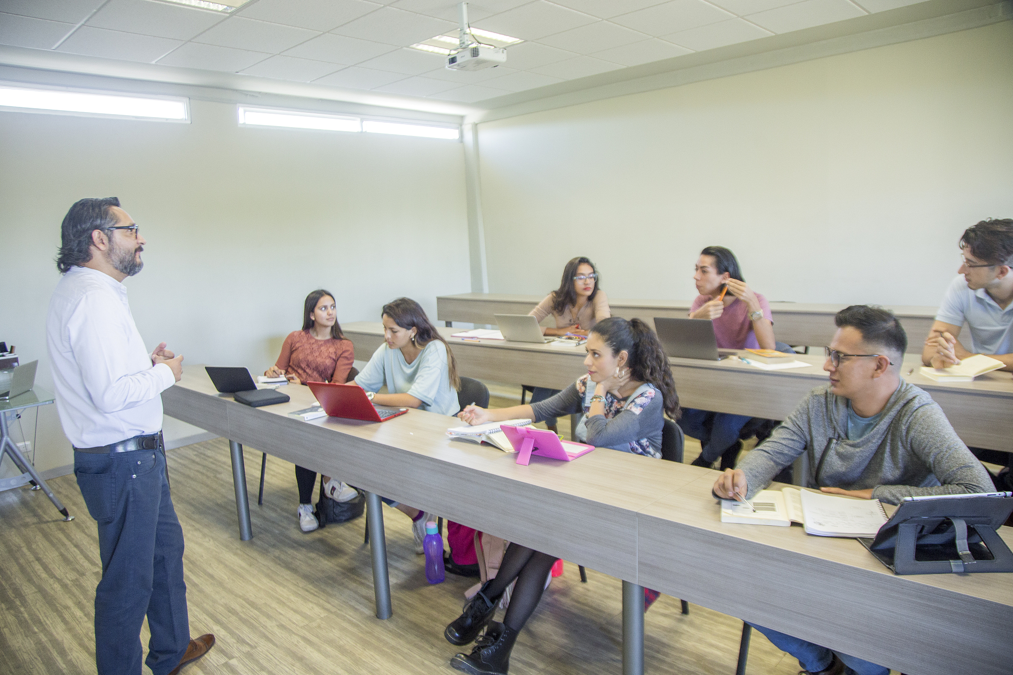 大学网络与新媒体专业班导师与班委指导记录 - XX年XX月XX日