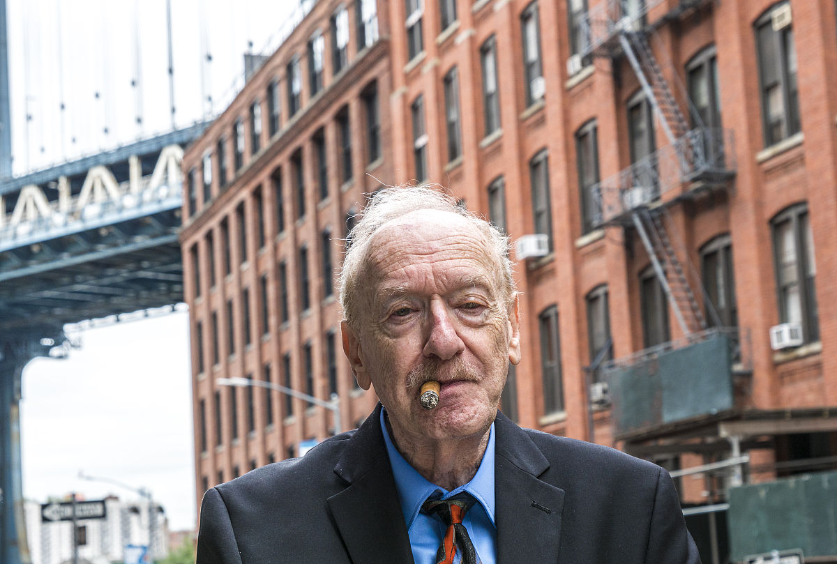 这个人是谁英国经济学家埃里克·布里特宁