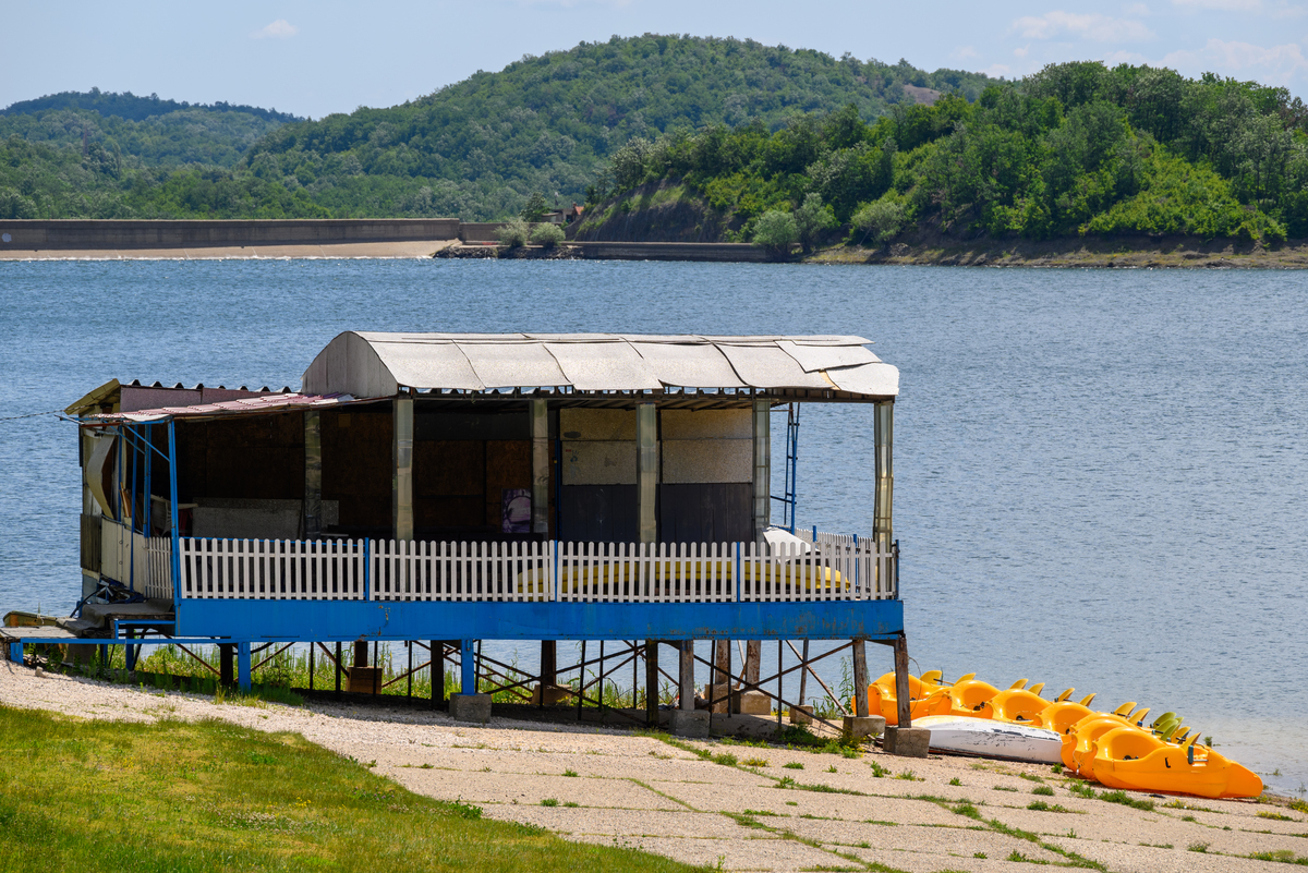 栈道岛屿营地：打造水上生态旅游新体验