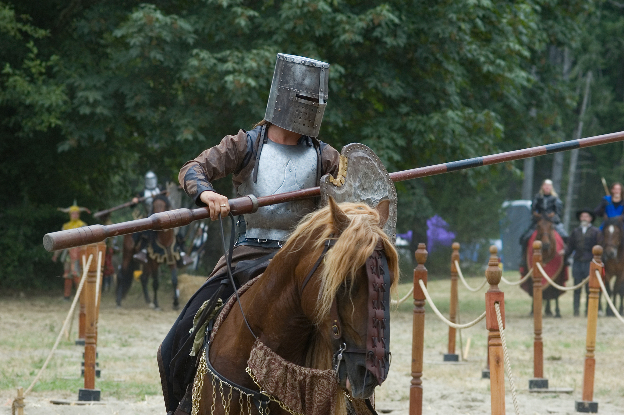 古代什么朝代的军事力量最强秦朝吗？在古代养着五万名重装步兵与一万名重装弓箭手、两万名重装骑兵的人能够正面对抗打赢秦朝的部队吗？秦朝会尝试与这个人和谈吗