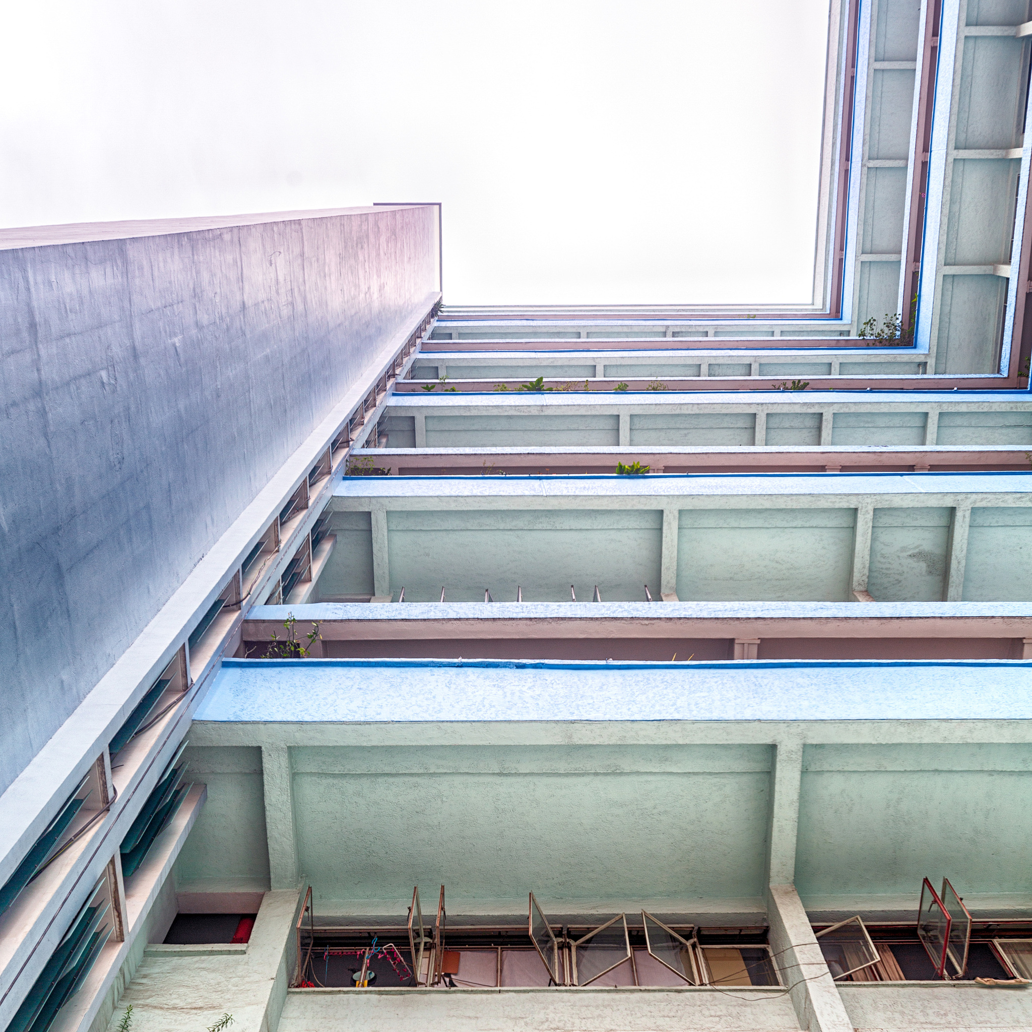 雨棚、悬挑阳台、挑檐的受力特点及工程施工注意事项：案例分析与静定结构内力分析