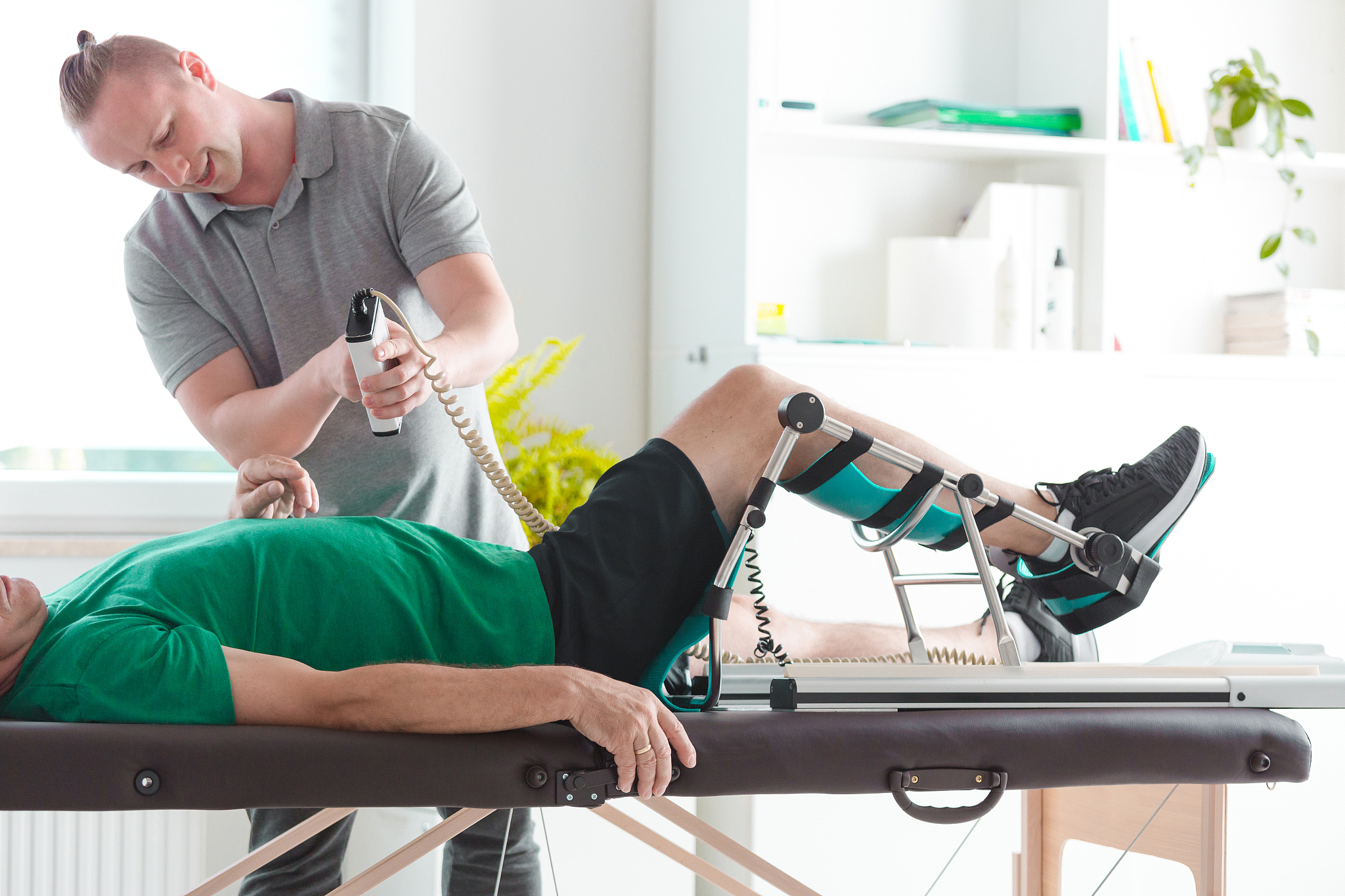 physio therapy exercise with cpm machine
