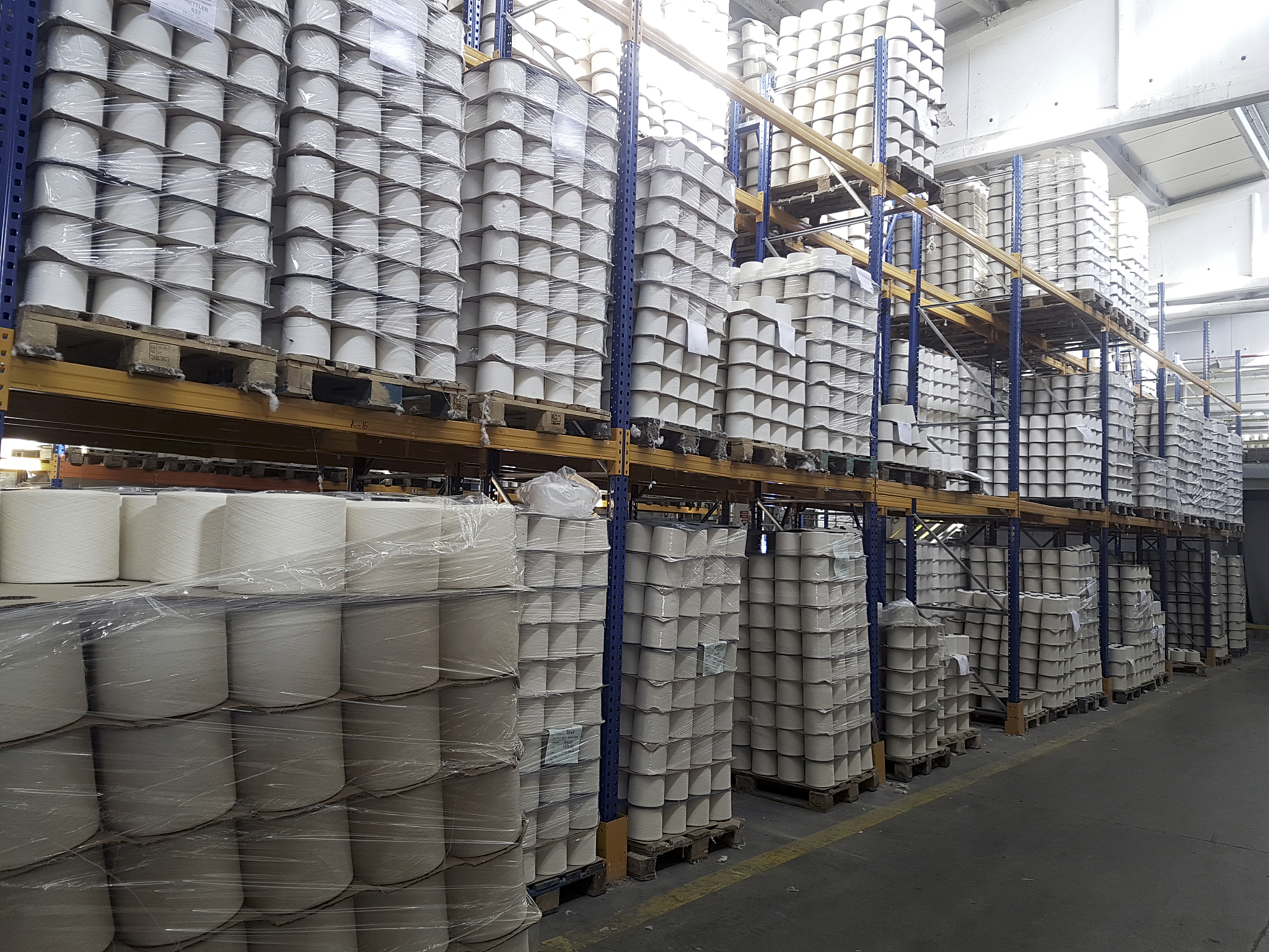 用英语写一篇不少于500词关于预制钢仓库的文章