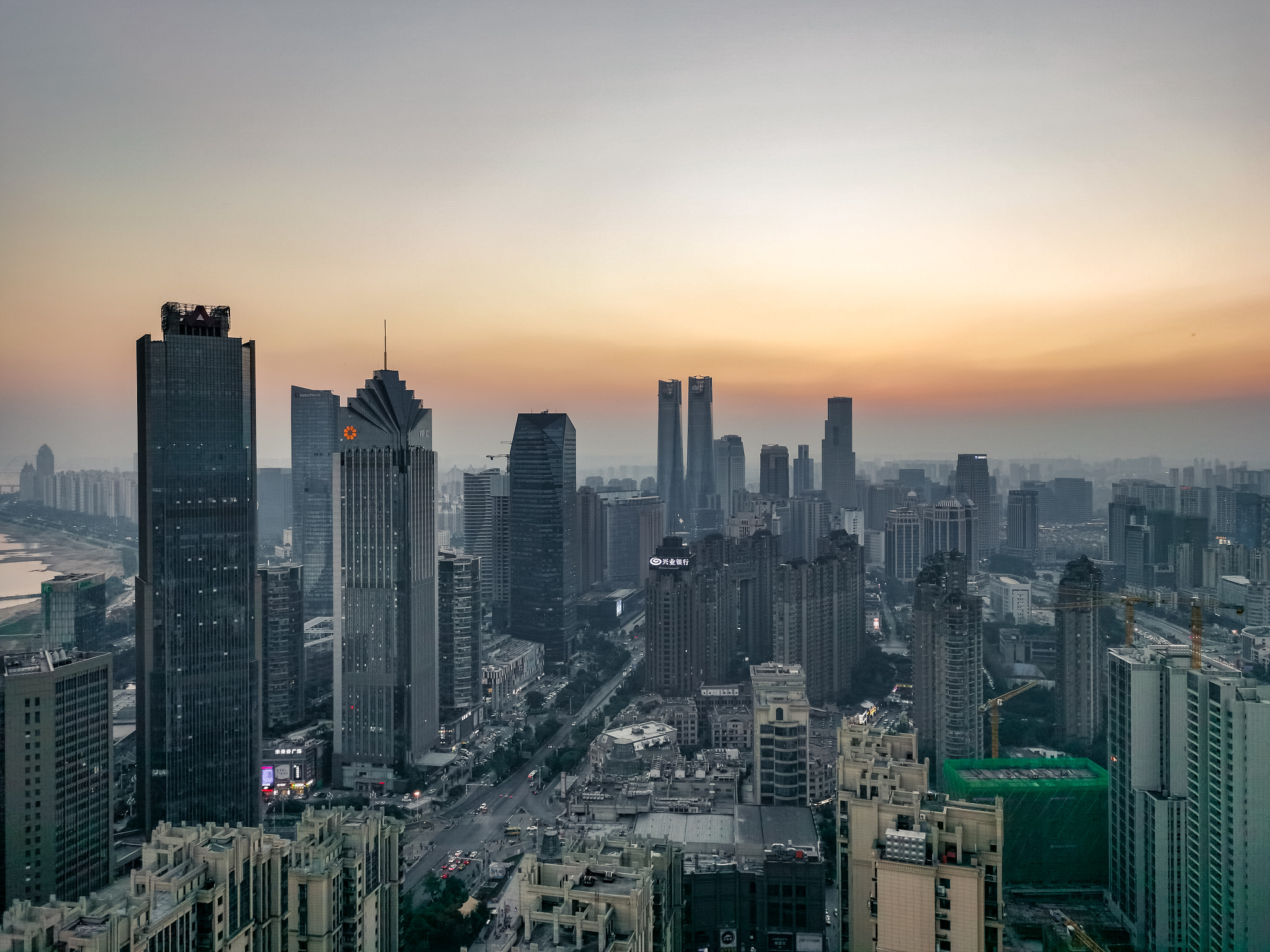 中国最适合工作生活的城市推荐一下