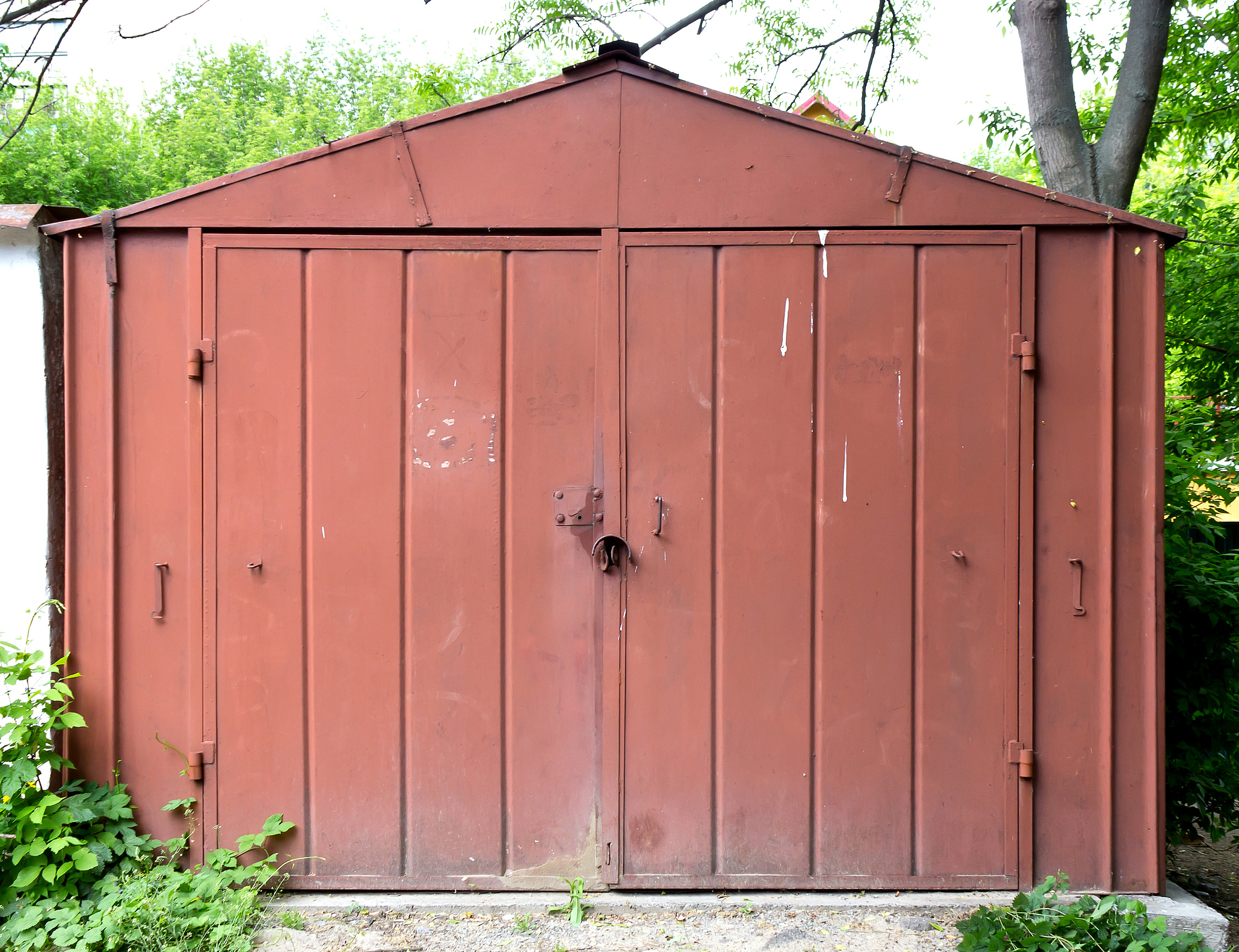 写一篇不少于500词建造一个金属车库的价格是多少的文章