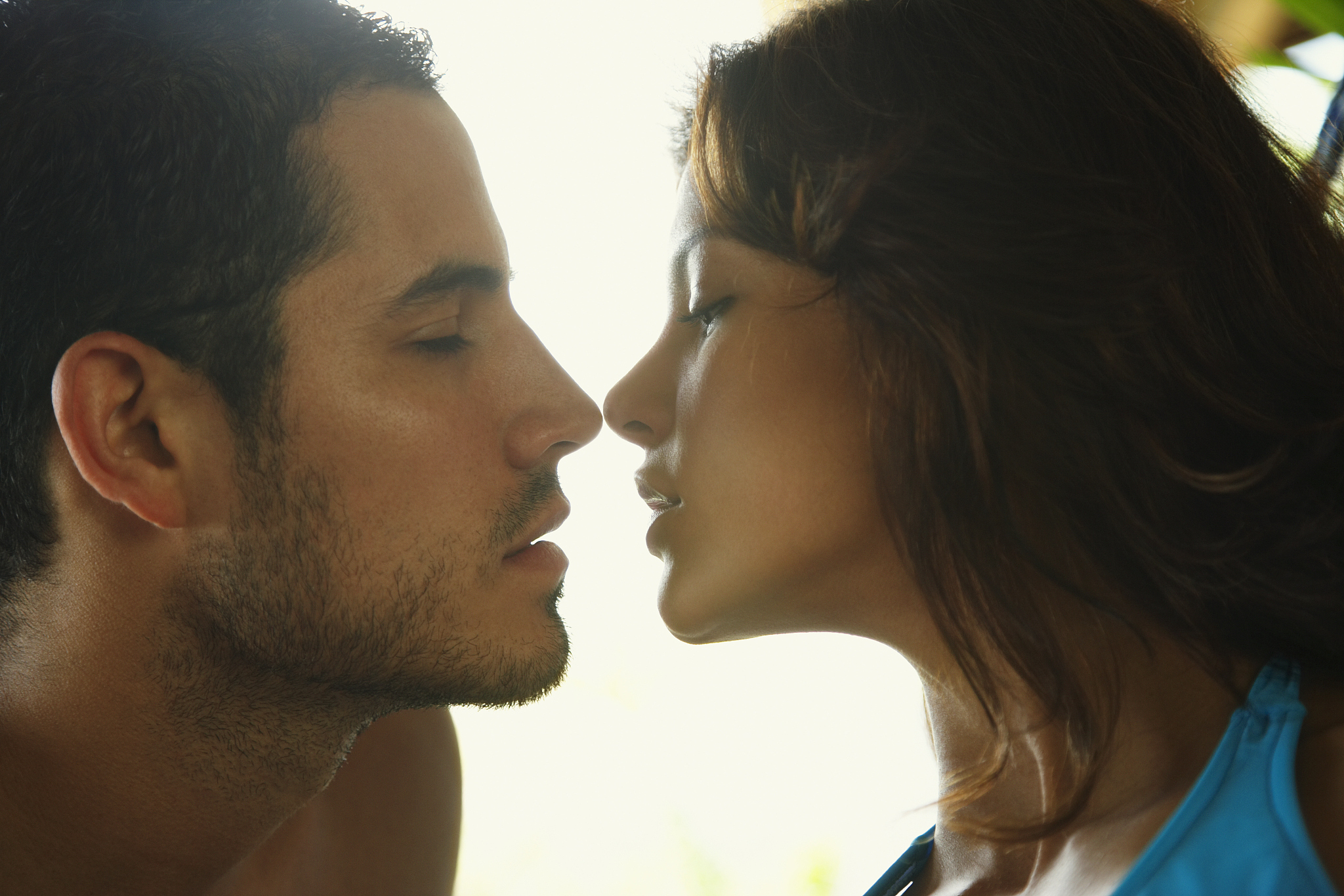 接吻男人手放的位置代表什么