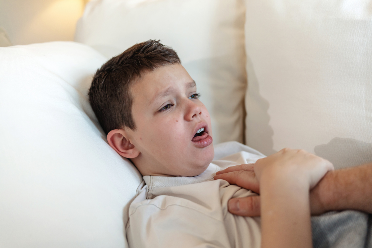 1岁半儿童突发高烧39度，查血最佳时间是什么时候？