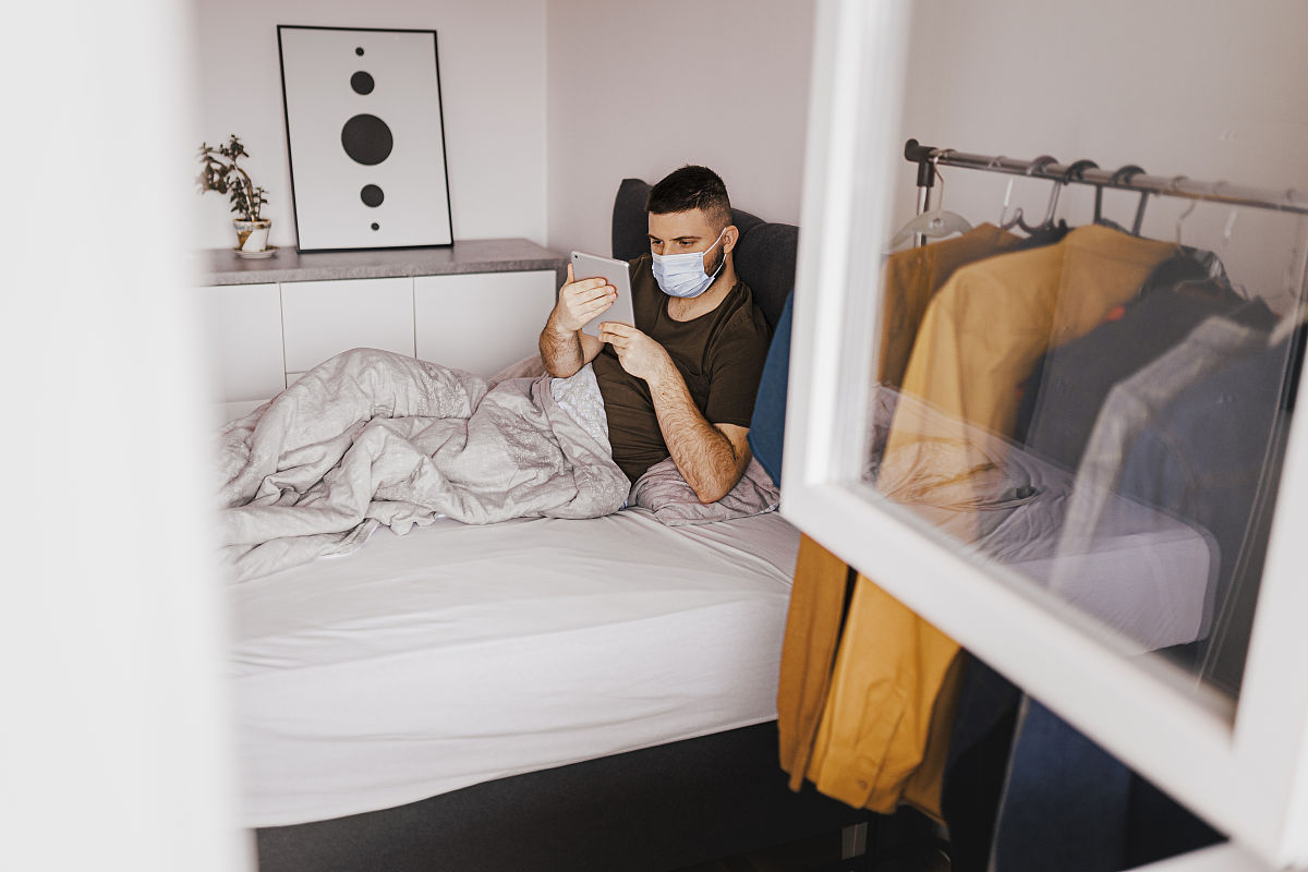 独居女生的安全守则：从日常细节到应急准备，守护你的每一刻