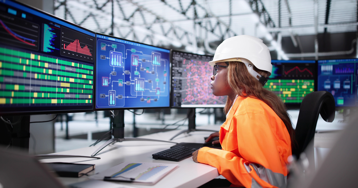 你现在的身份是一名铁路调度组织人员要参加论文职称评选文章题目为《智能化铁路调度未来铁路运输的颠覆性变革》请对其引言内容进行写作包括写作背景介绍和写作意义概述要保证写作内容的逻辑性和新颖性写作语言要清新、活泼、生动不要乱写