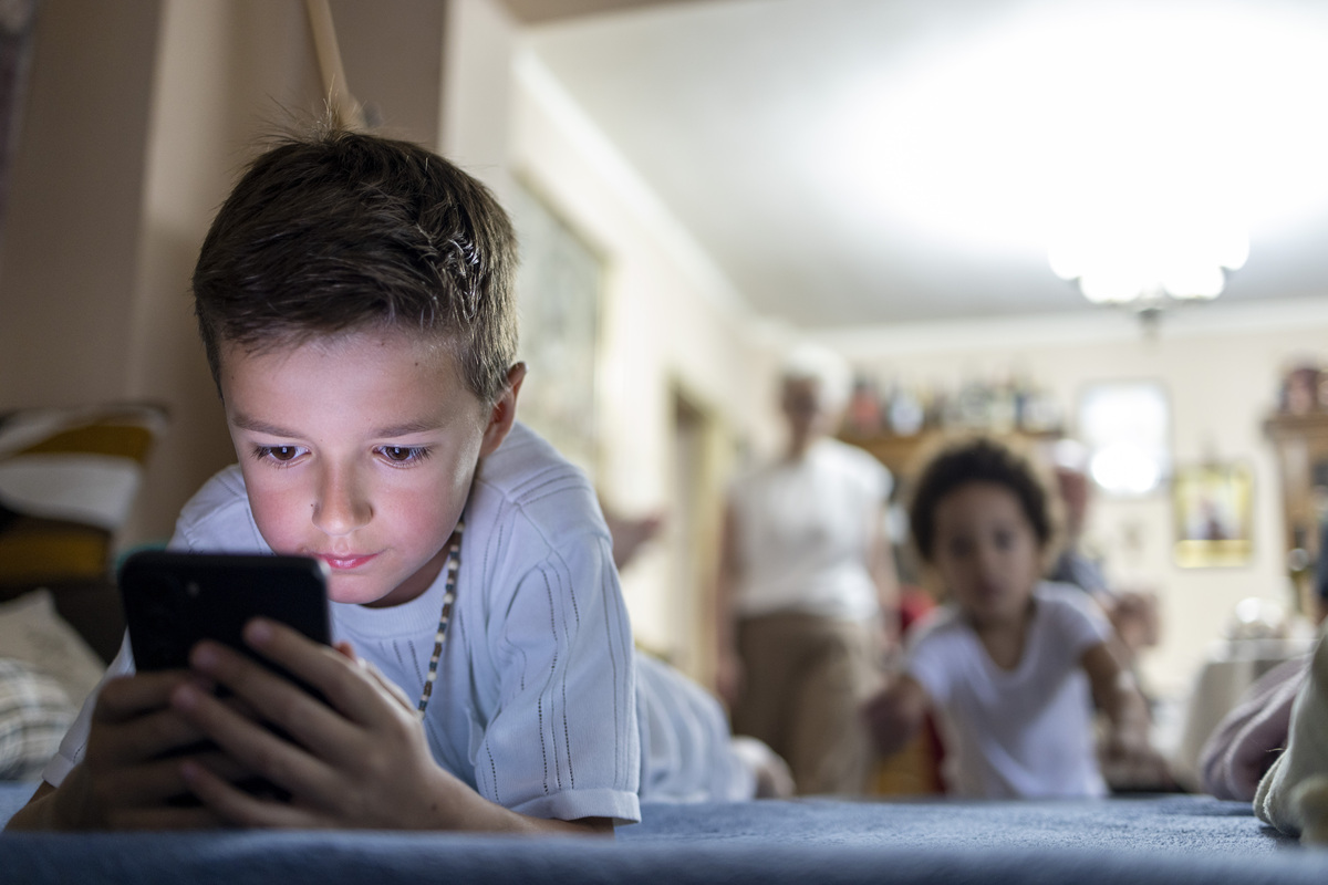 孩子沉迷手机怎么办？家长必看！