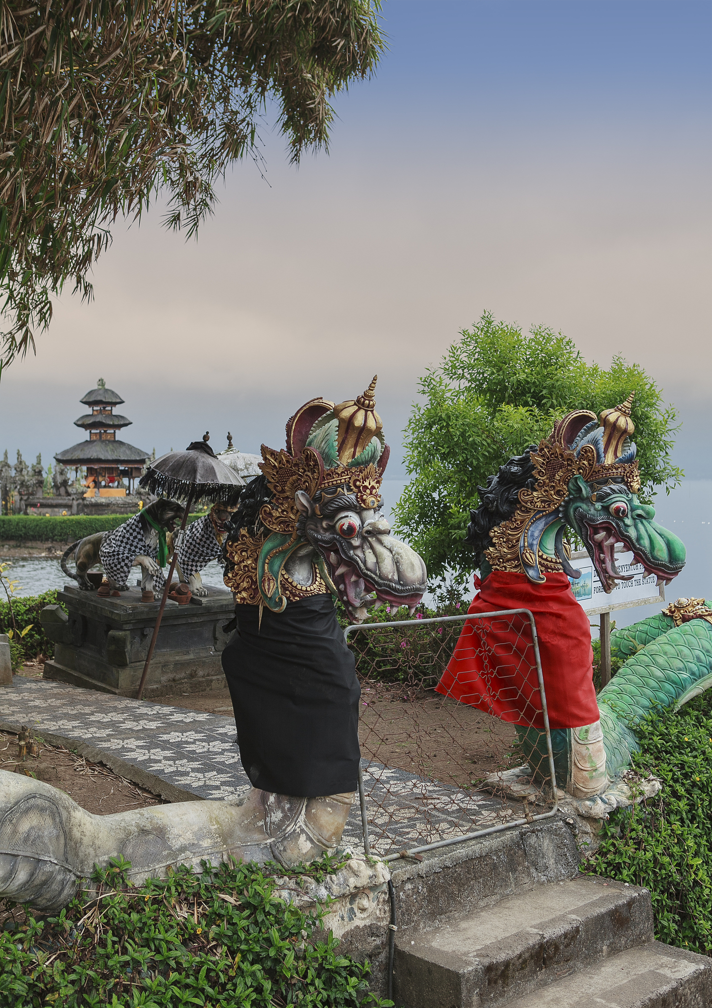 ---Where would you like to go tomorrow Huangguoshu Waterfall or Dragon Palace---_________is OK for me Its up to you 贵州-安顺	A Either 	B Neither	C Both 	D all