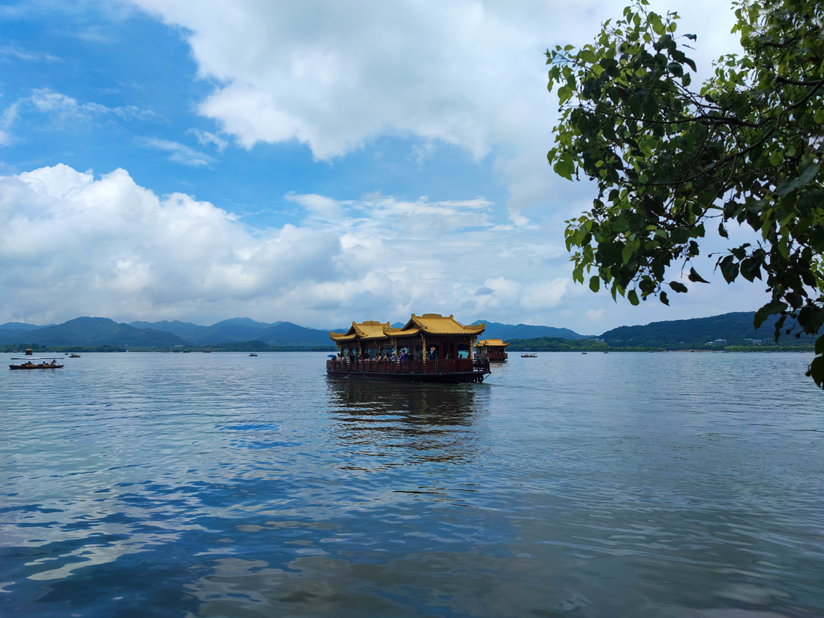 西湖旅游资源盘点：自然美景、文化底蕴、游船观光全体验