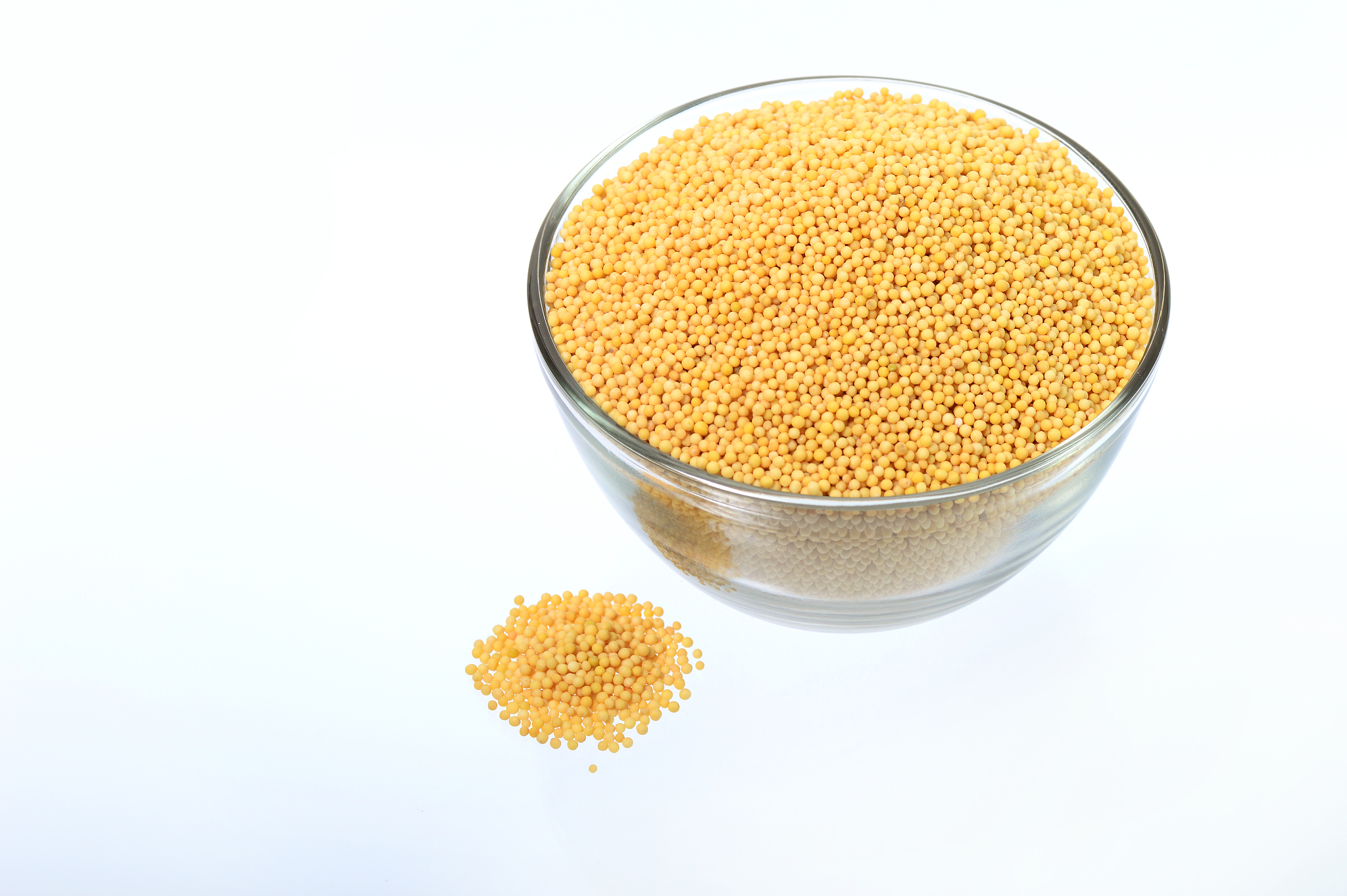 yellow mustard seeds in glass bowl