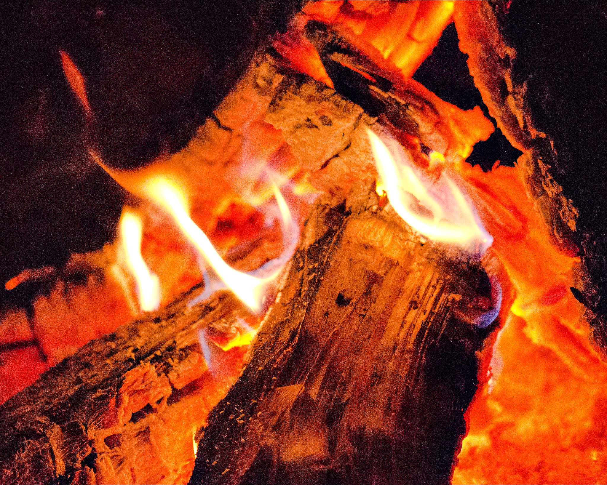 1kg水完全燃烧放出多少热量？