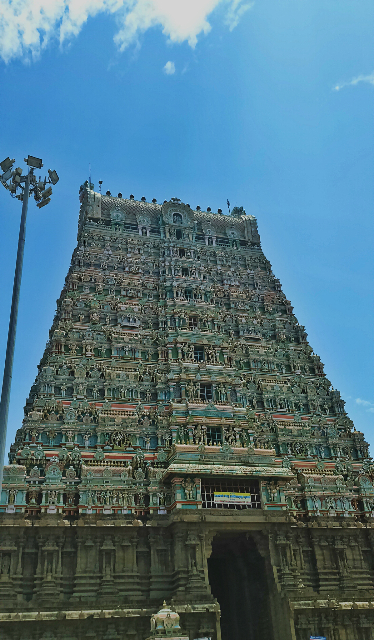 请用晦涩的方式把山神庙翻译古成英语