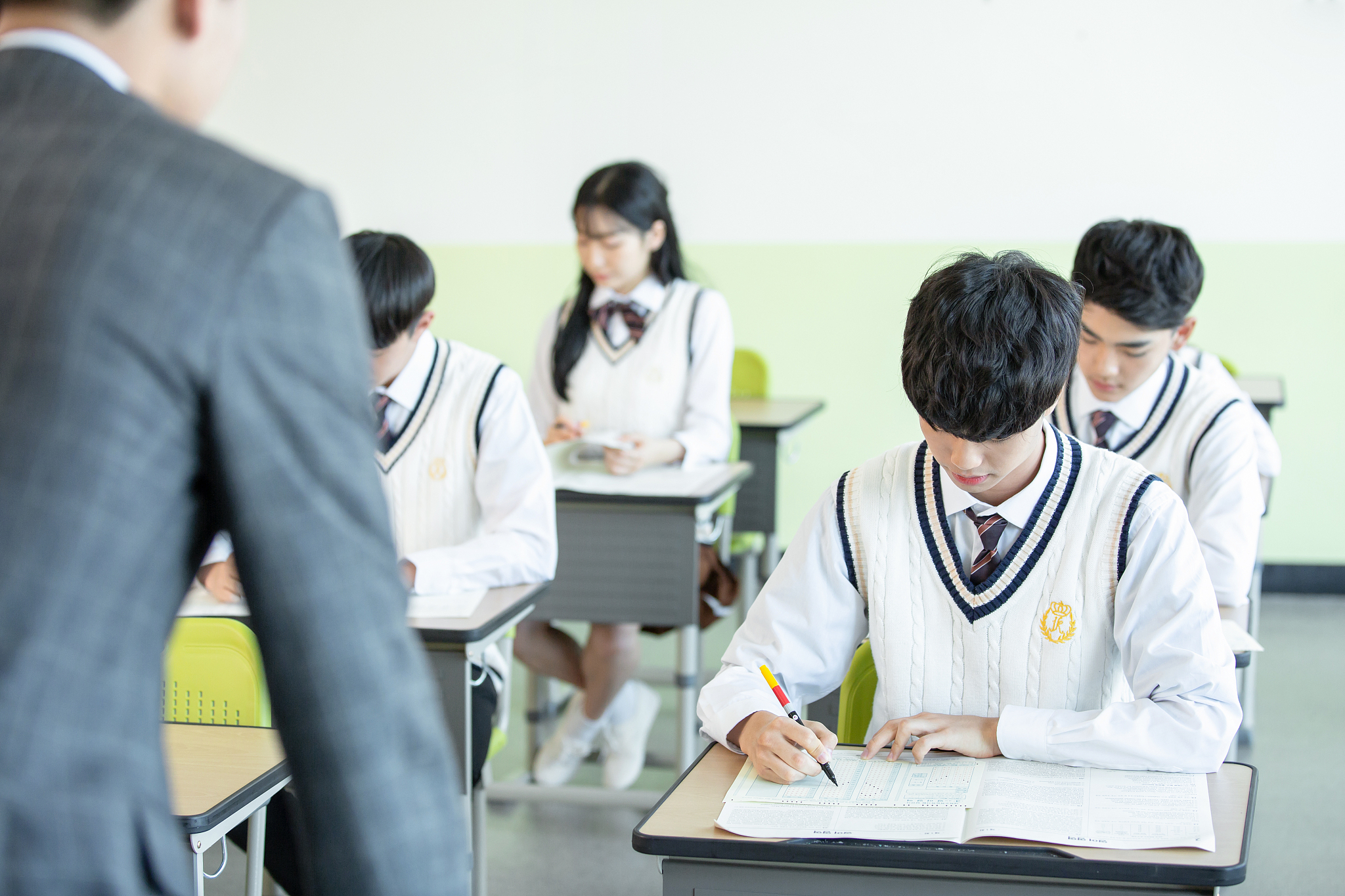 基于现代教育学理论对高一学生的注意力研究拟解决的主要问题：