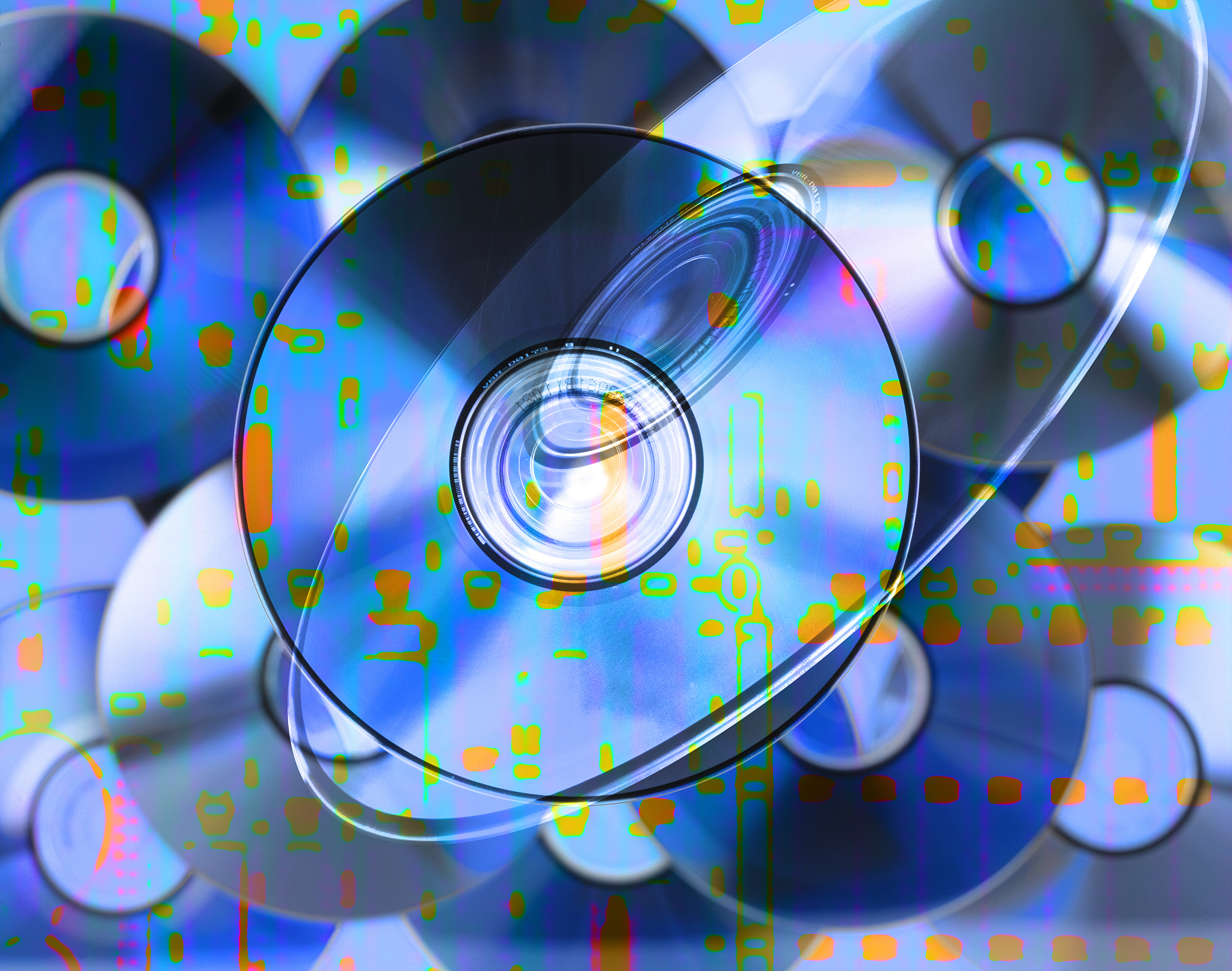 磁盘存储技术的原理是通过改变磁粒子的极性在磁性介质上记录数据。在读取数据时磁头将存储介质上的磁粒子极性转换成相应的电脉冲信号并转换成计算机可以识别的数据形式。进行写操作的原理也是如此。要使用硬盘等介质上的数据文件通常需要依靠操作系统所提供的文件系统功能文件系统维护着存储介质上所有文件的索引。因为效率等诸多方面的考虑在我们利用操作系统提供的指令删除数据文件的时候磁介质上的磁粒子极性并不会被清除。操作