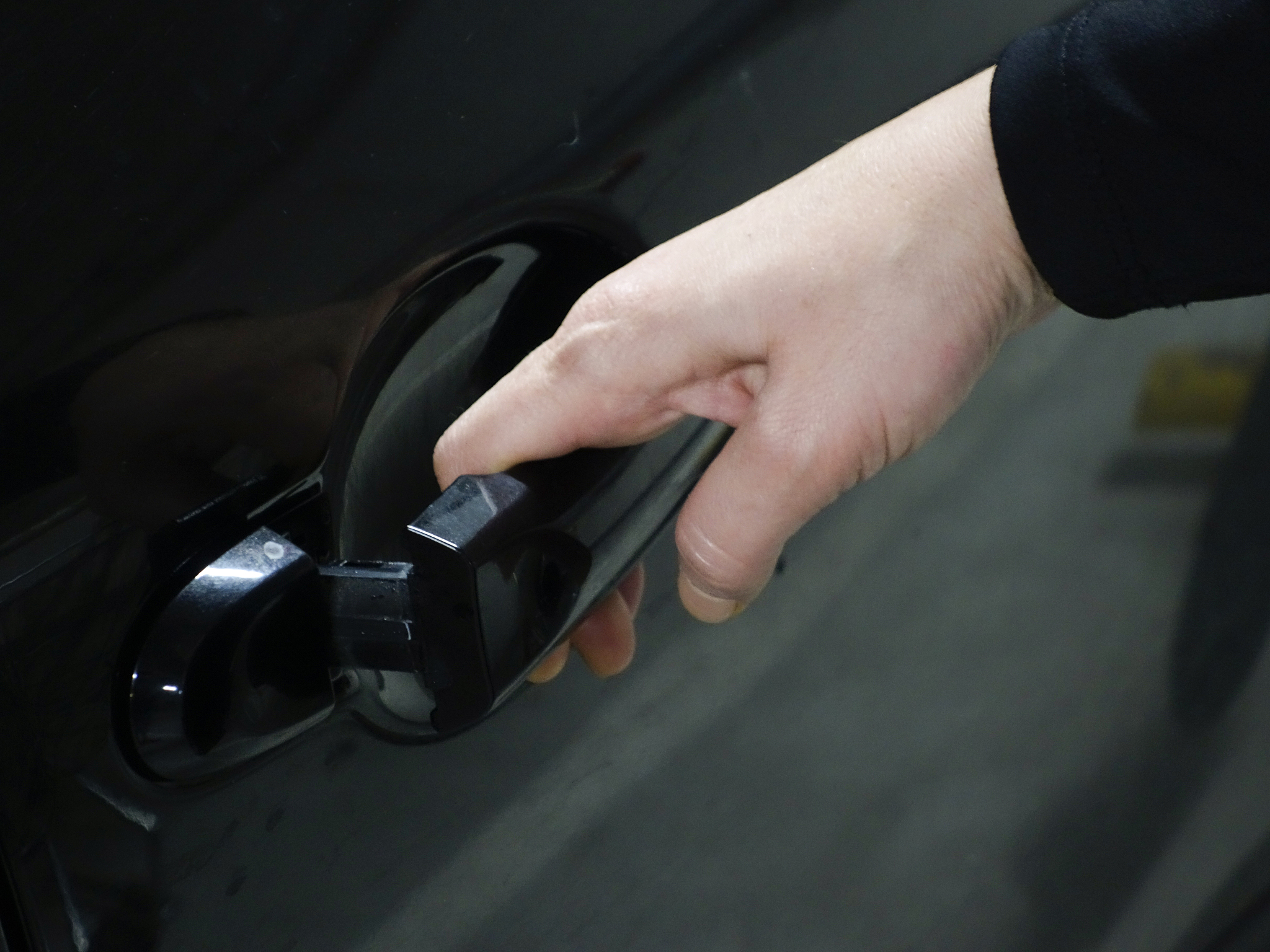 汽车失控怎么办？紧急刹车技巧大揭秘！