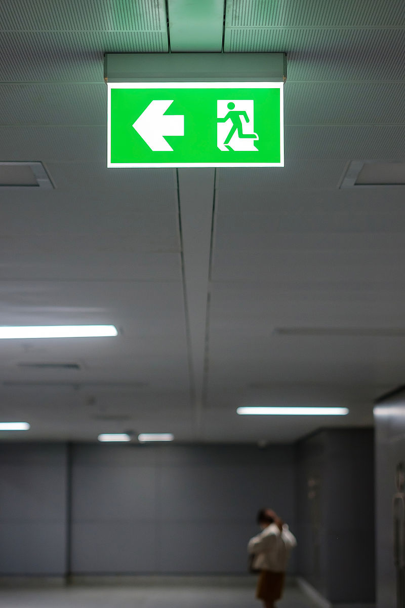 A型疏散指示标志灯具应急状态触发条件