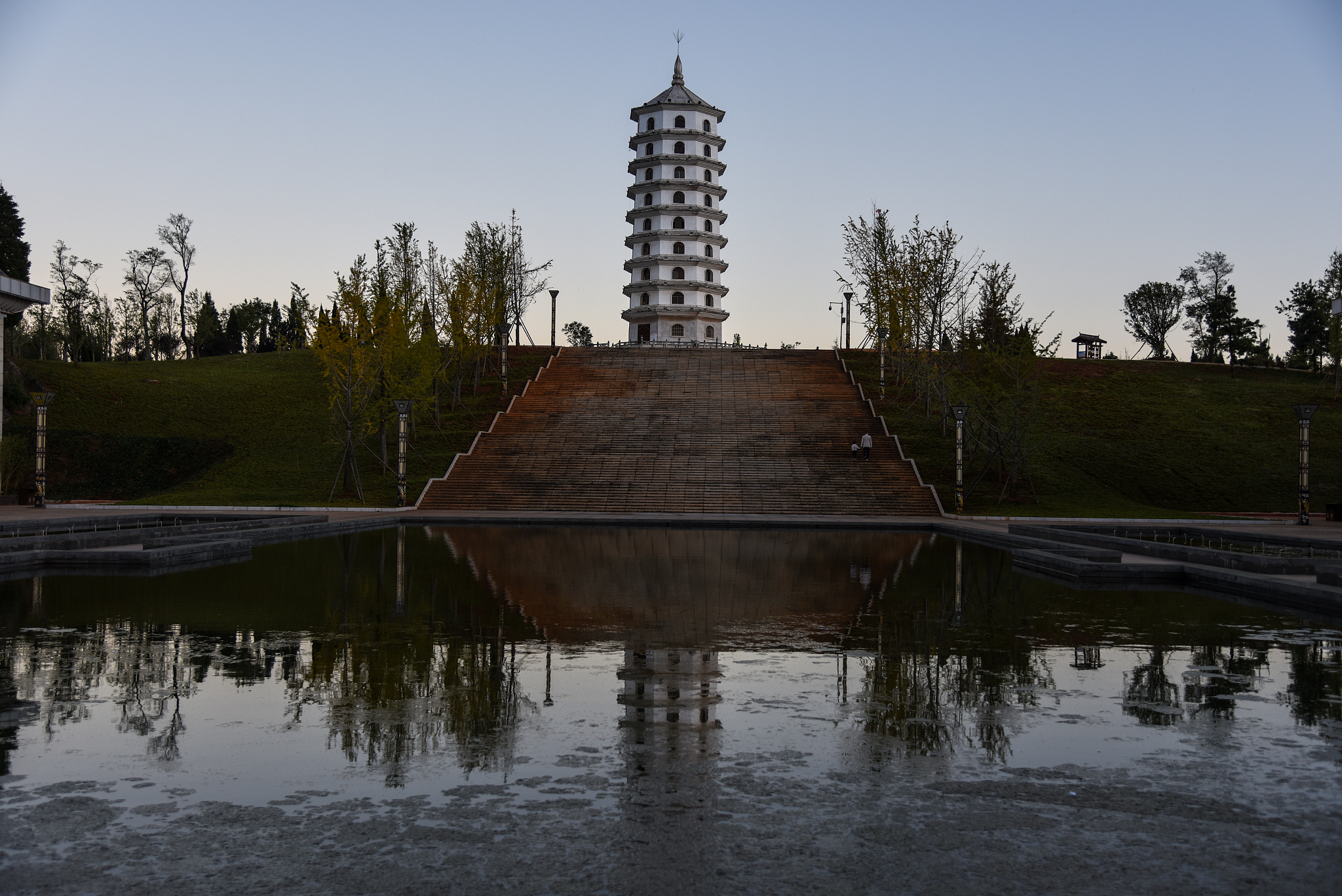 云南师宗县有高铁乘务专业的学校-好不好