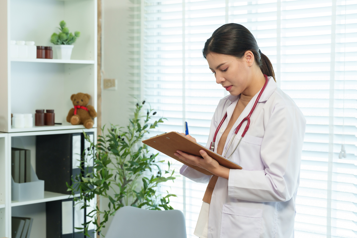 女生学护理专业好还是学前教育专业好