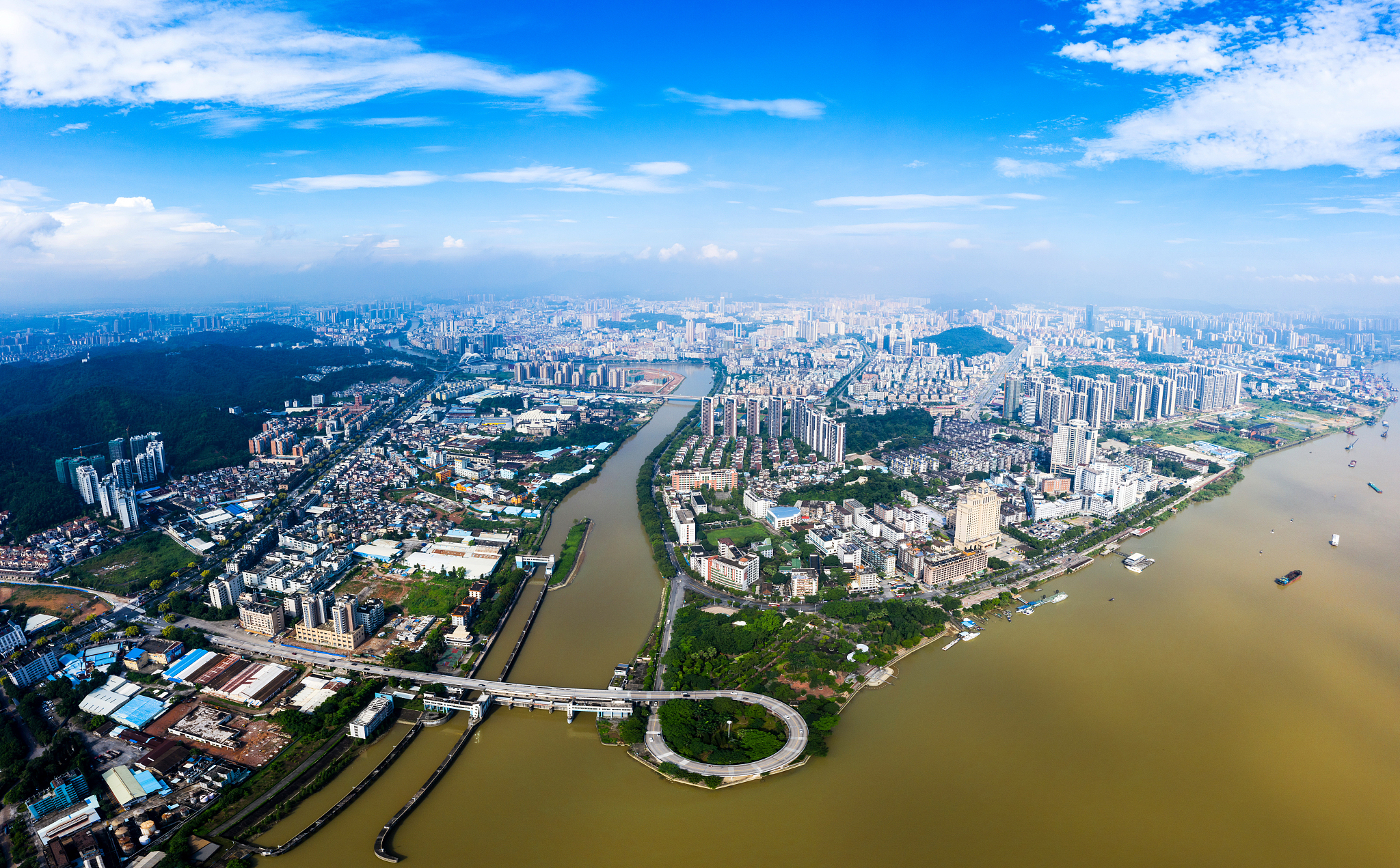 广东省江门市城区北街水闸城市建筑风光
