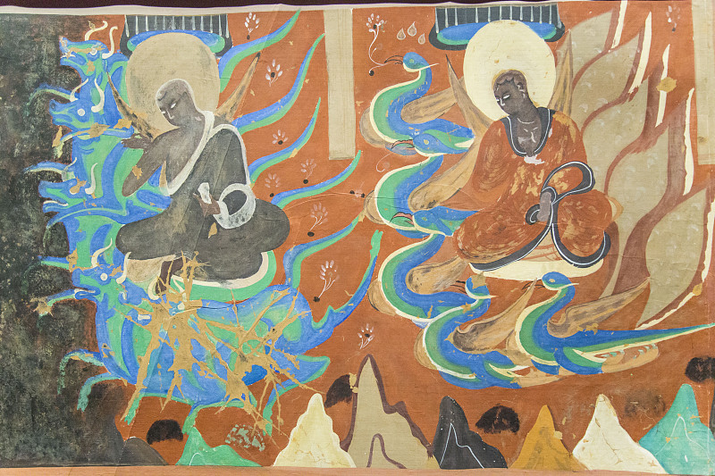 把下面一段话改写一下敦煌莫高窟内凝聚着十分丰富的舞蹈艺术形象这些造型既具有鲜明的时代特征又具有浓郁的民族色彩