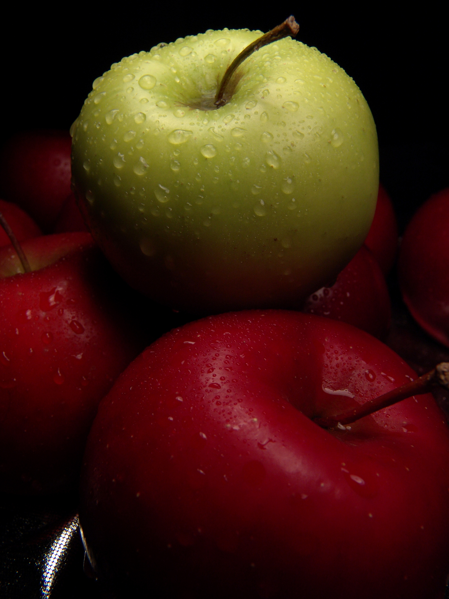 stack of apples
