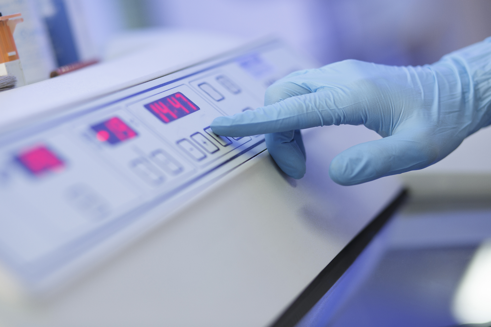 重庆职业学校应用化学专业：优势、劣势及就业前景