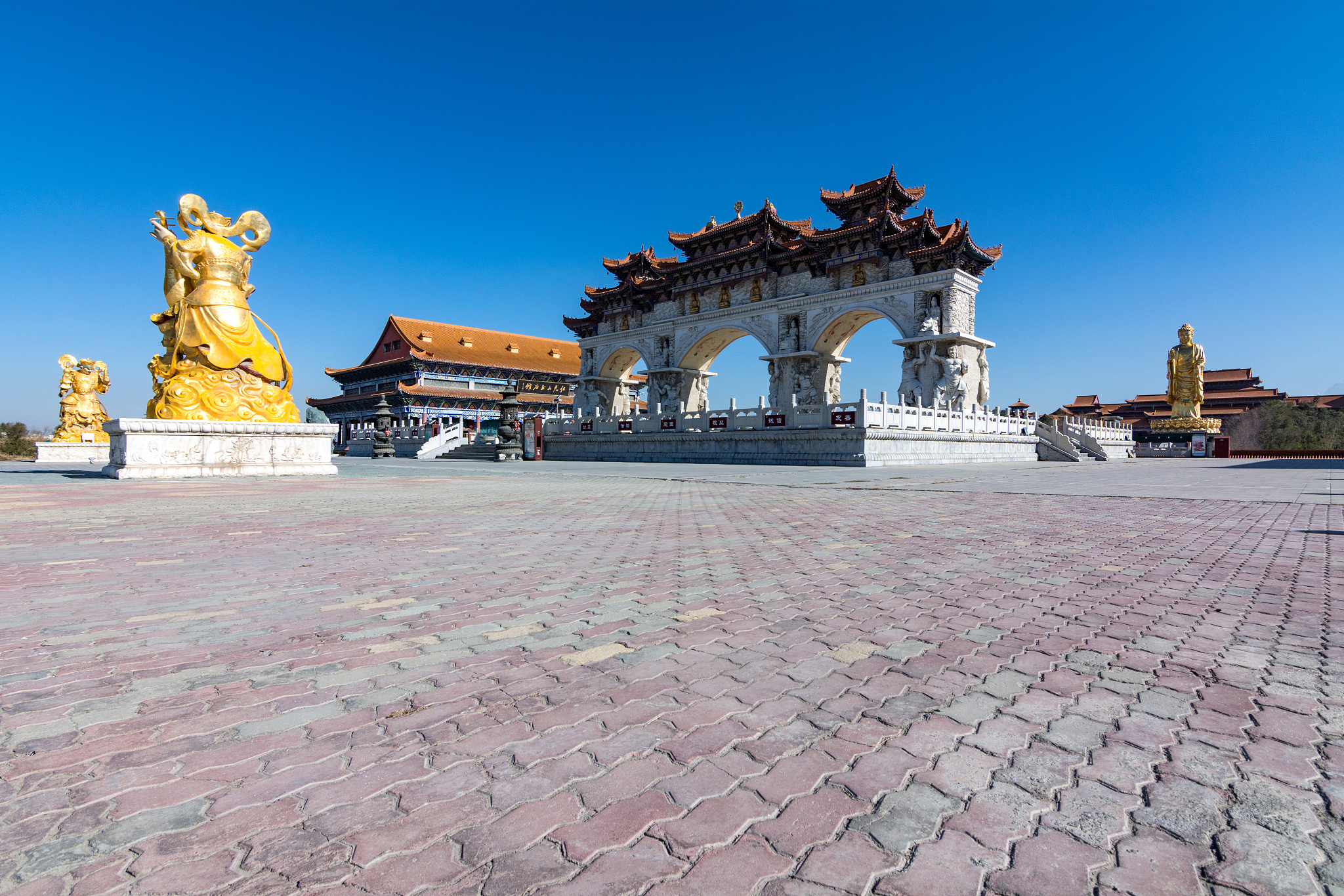 呼和浩特大召旅游区吸引力不足分析：从景观、文化、服务等方面探究