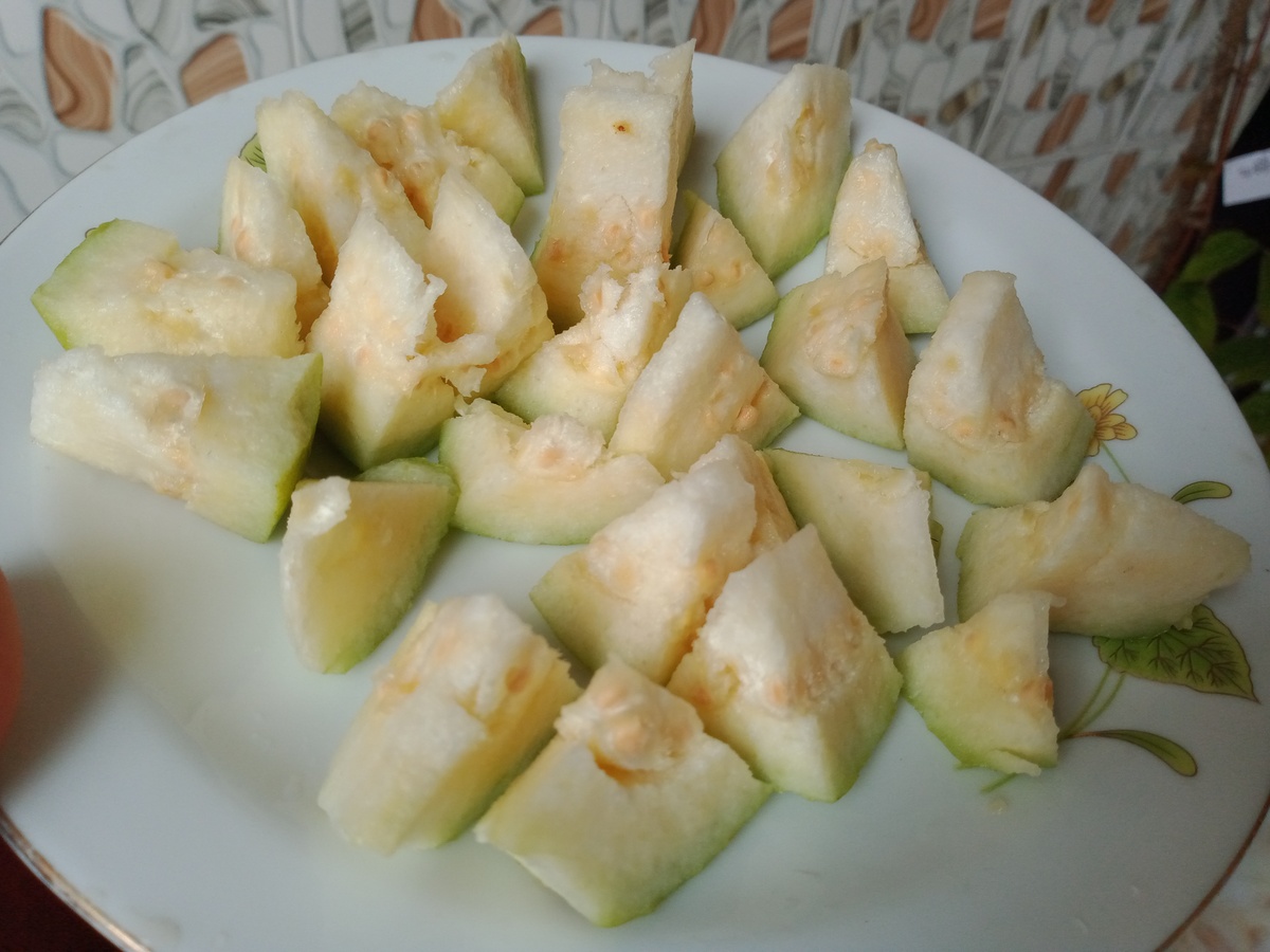 啫啫咸蛋黄凉瓜 | 简单美味的夏日家常菜