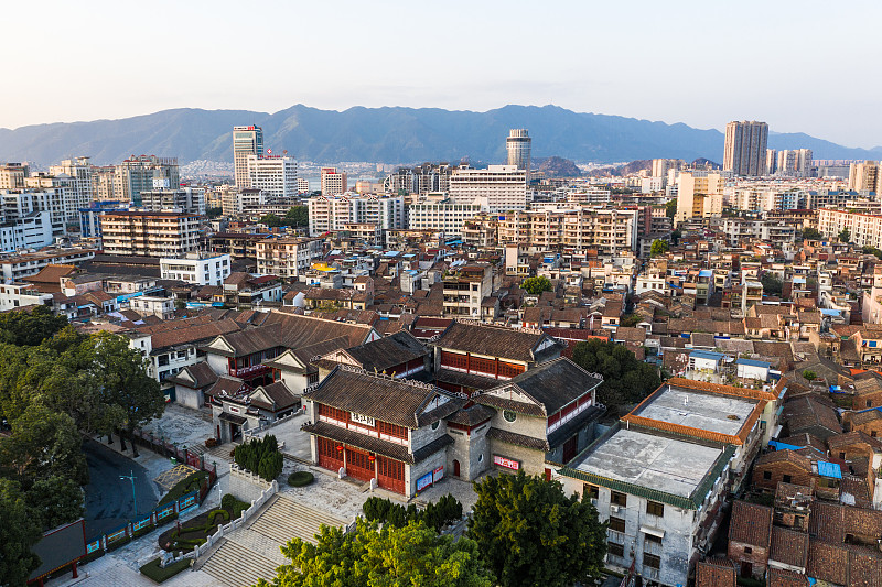 航拍广东省肇庆市端州区叶挺独立团旧址 阅江楼 城区 木棉花