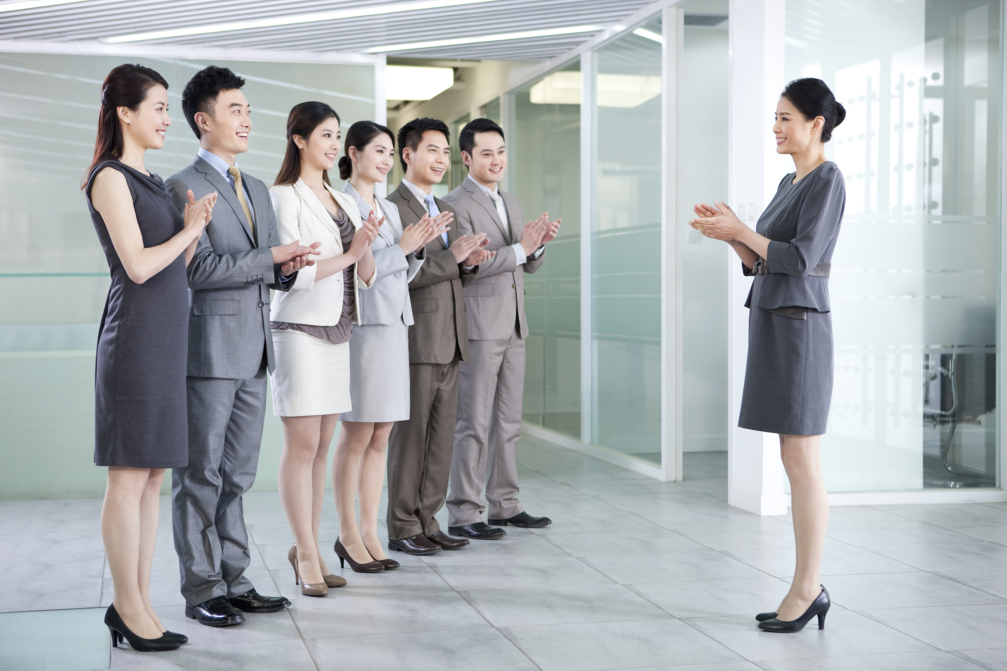 写一篇会议礼仪培训结束的推文