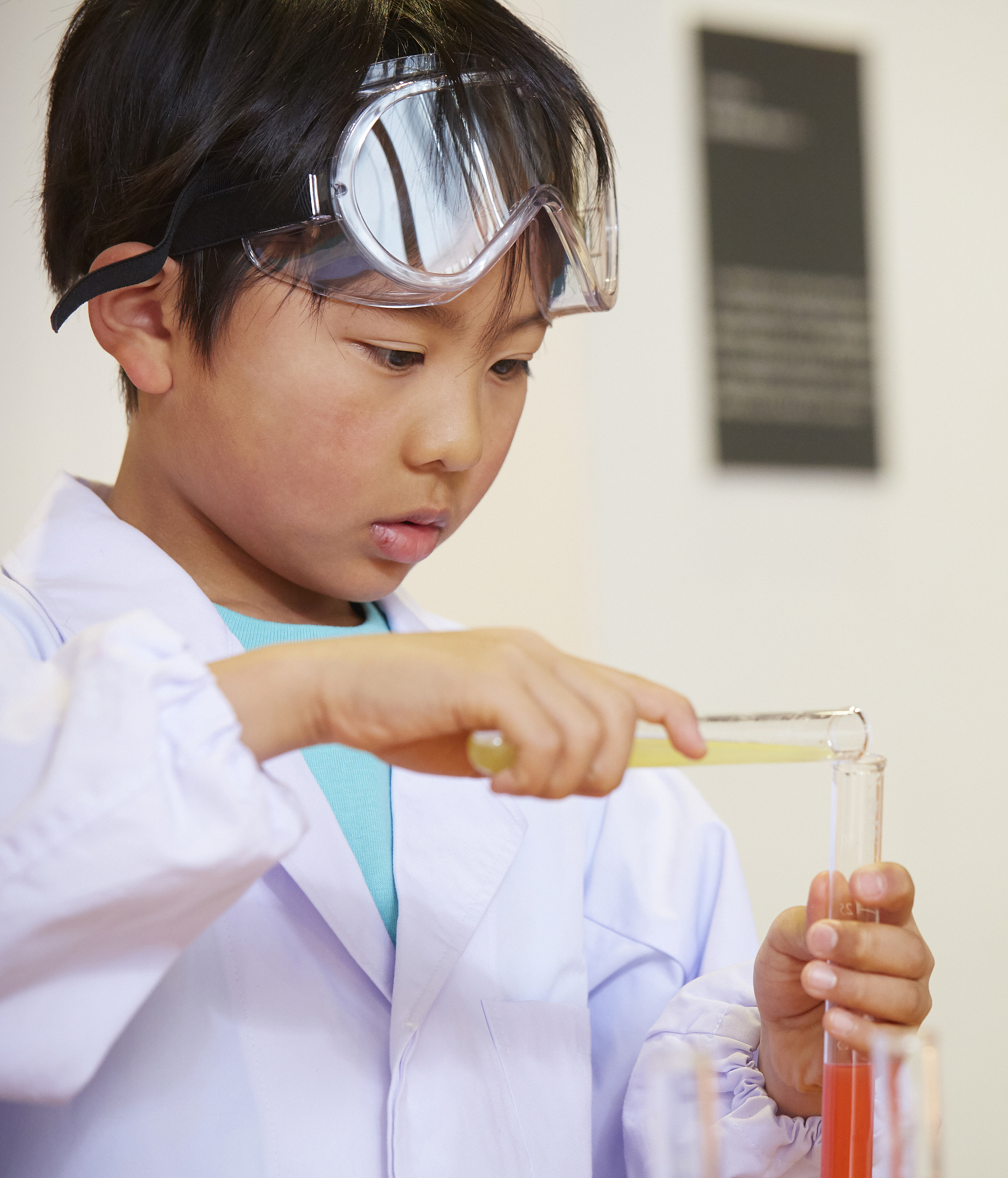 五人谈童年：儿时玩乐、美食、电视与玩具