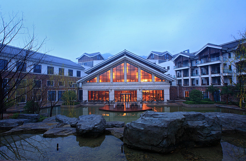 成都春山外，神仙住的汤屋酒店！🌿🌸 | 旺旺带你玩转青城山