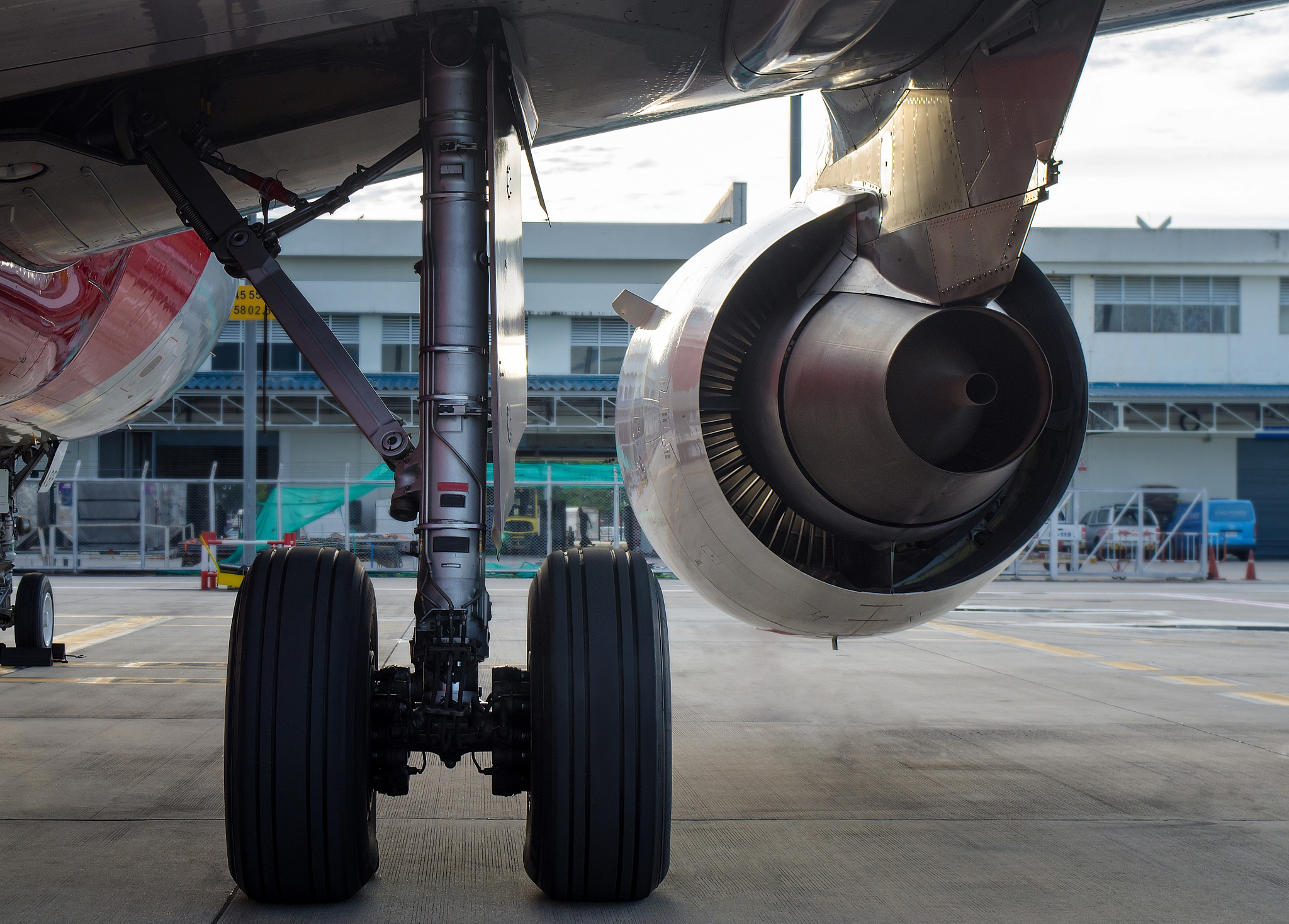 飞机的引擎有多厉害可以装在拖辣机上吗？