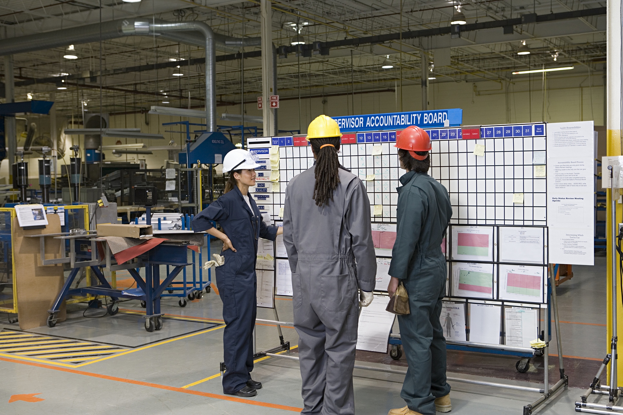 提几条关于改善厂区可以提高车间员工满意度的措施