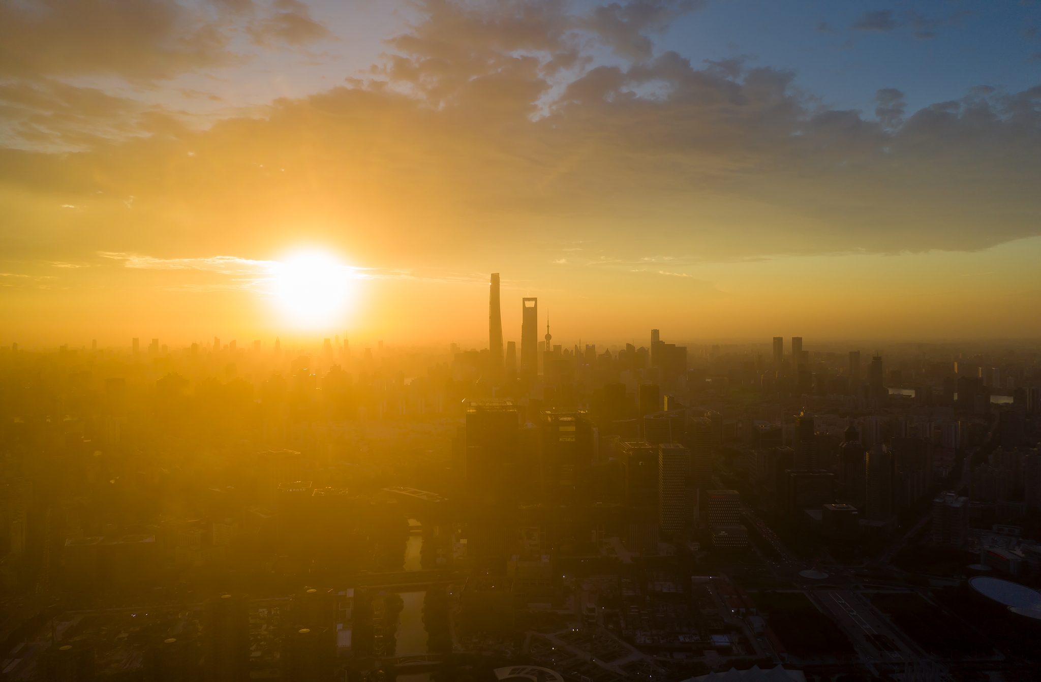 2022年8月初上海日落时间