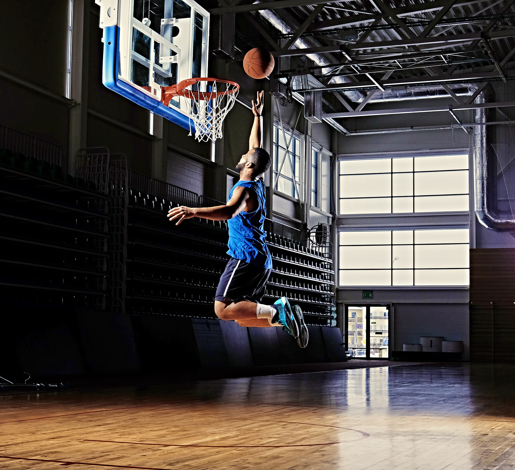 Gordon blocked a James floater with 11 left on the clock是什么意思