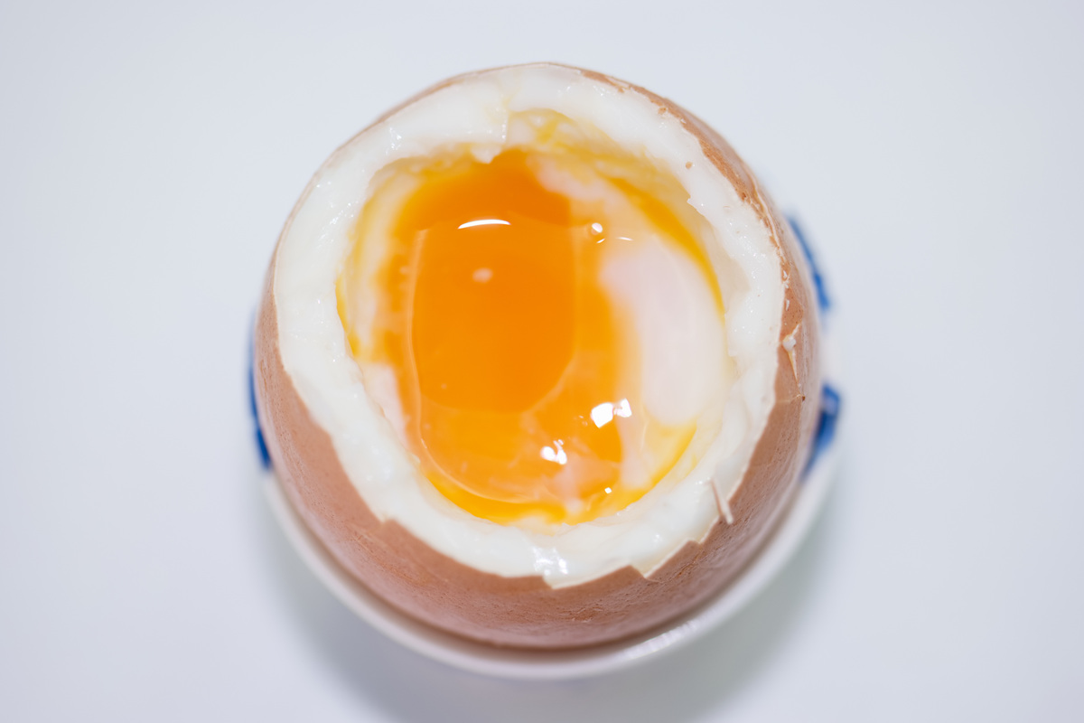 鸡蛋到底是养胃还是伤胃？如果你还在纠结这个问题那先点亮小红心收藏起来老师与你详细的分享知道吗？胃不好的人啊其实很多都是胃黏膜受了损伤而且没有找到正确的养胃方法导致胃黏膜的损伤越来越严重。那怎样才能养好我们的胃黏膜呢？最主要的其实就是吃到均衡的营养。为什么营养这么重要呀？营养大家都知道不管你身体什么东西坏了它都需要原材料来修补比如说衣服坏了那是不是需要布料来修补呢？同样的道理你的身体坏了要用身体的原