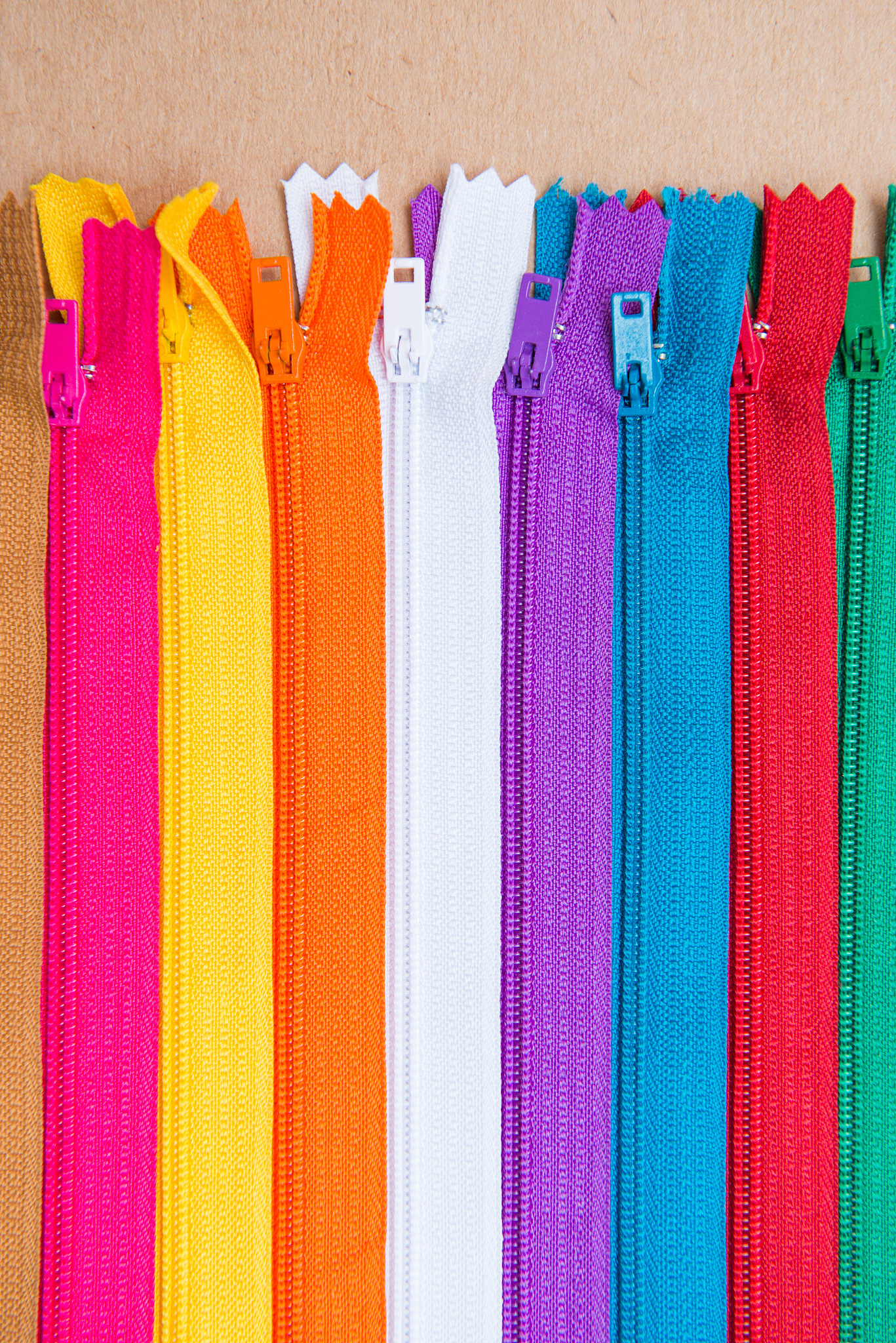 colorful and many zipper for tailoring