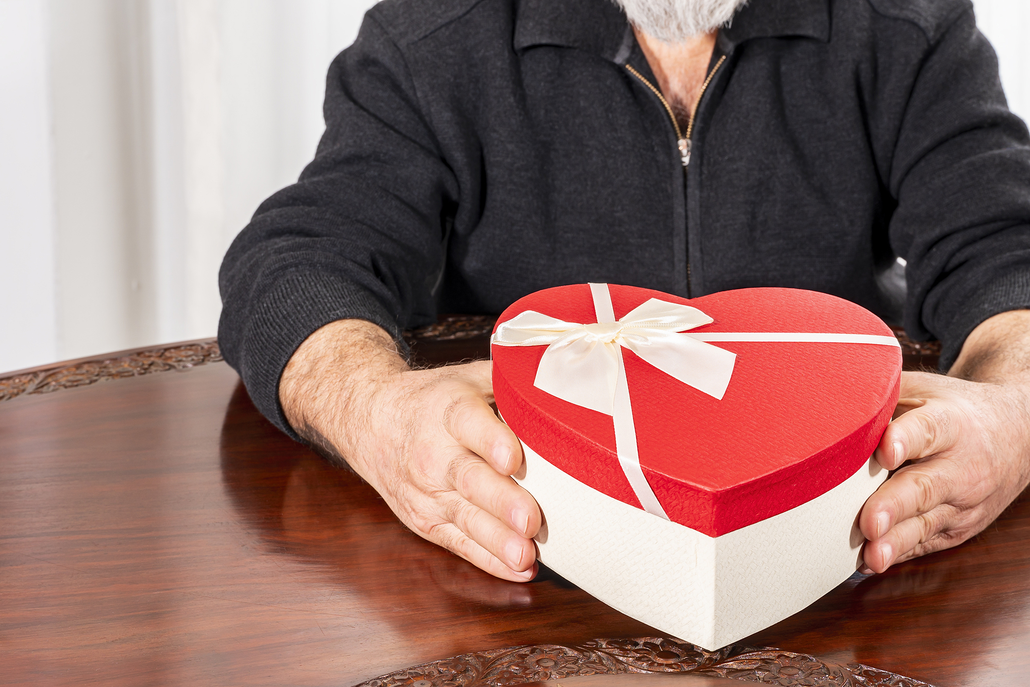 让她感到你的关心和重视