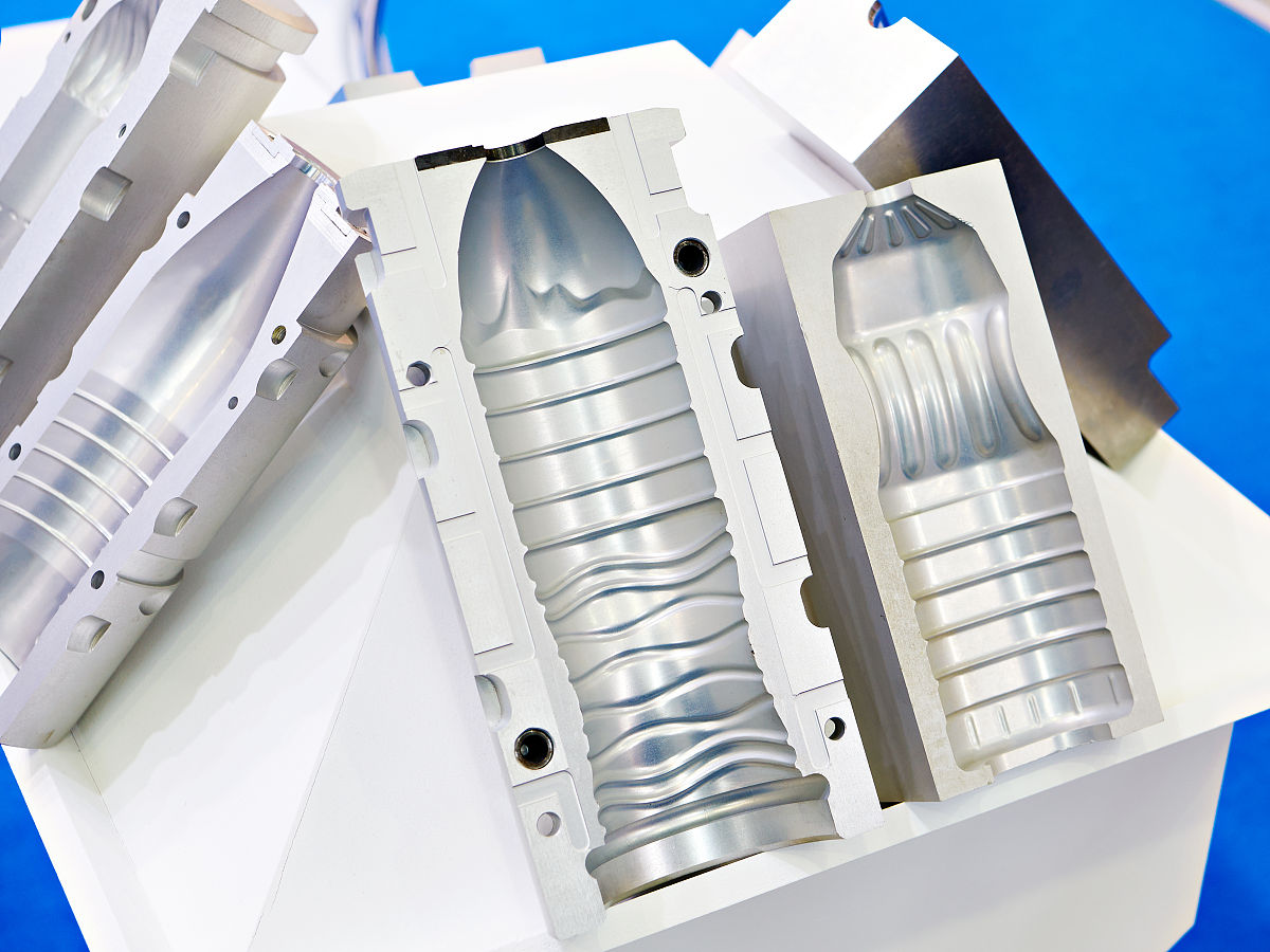 模具注塑产品容易粘膜如何解决