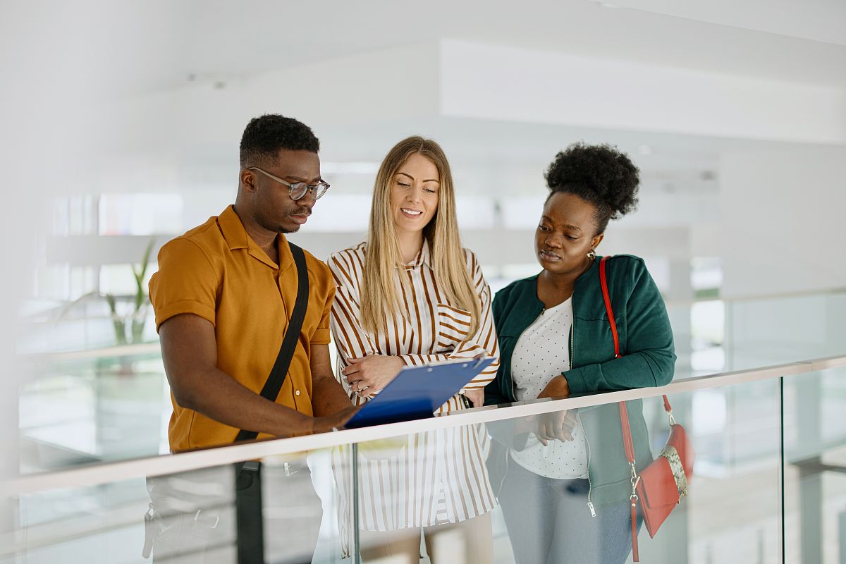 小七的日常：高一女生的群聊生活