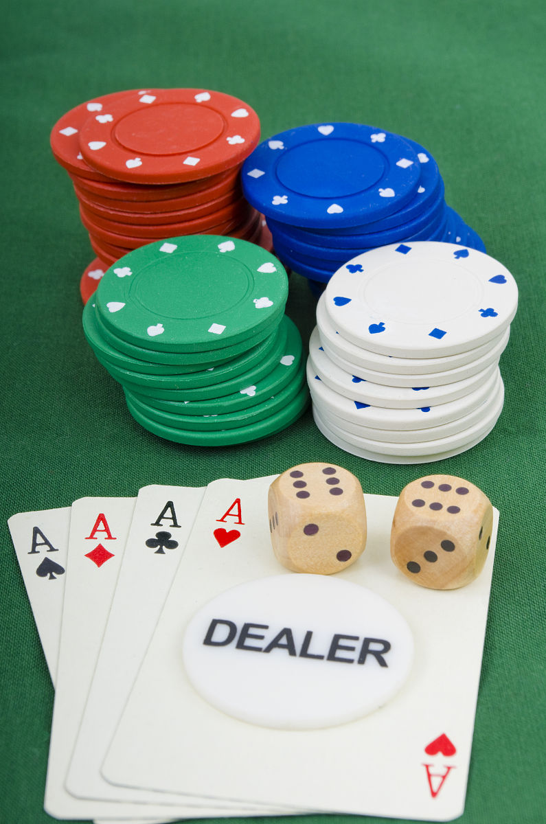 麻将机之前是记风的操作盘 操作盘坏了换了个普通的安上了 现在麻将机的骰子一直转 用300字描述