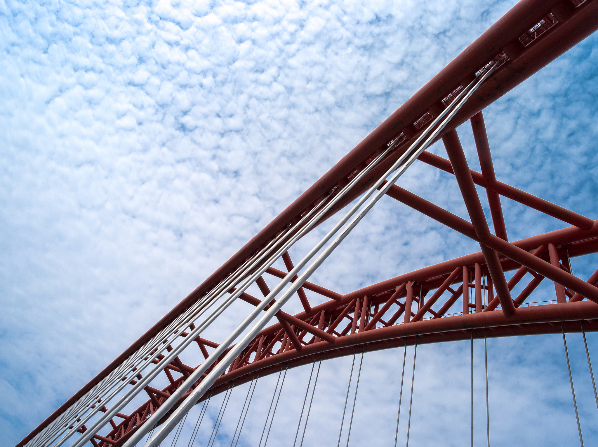 介绍一下历史上具有代表性的十个桥梁用3000左右字数描述。