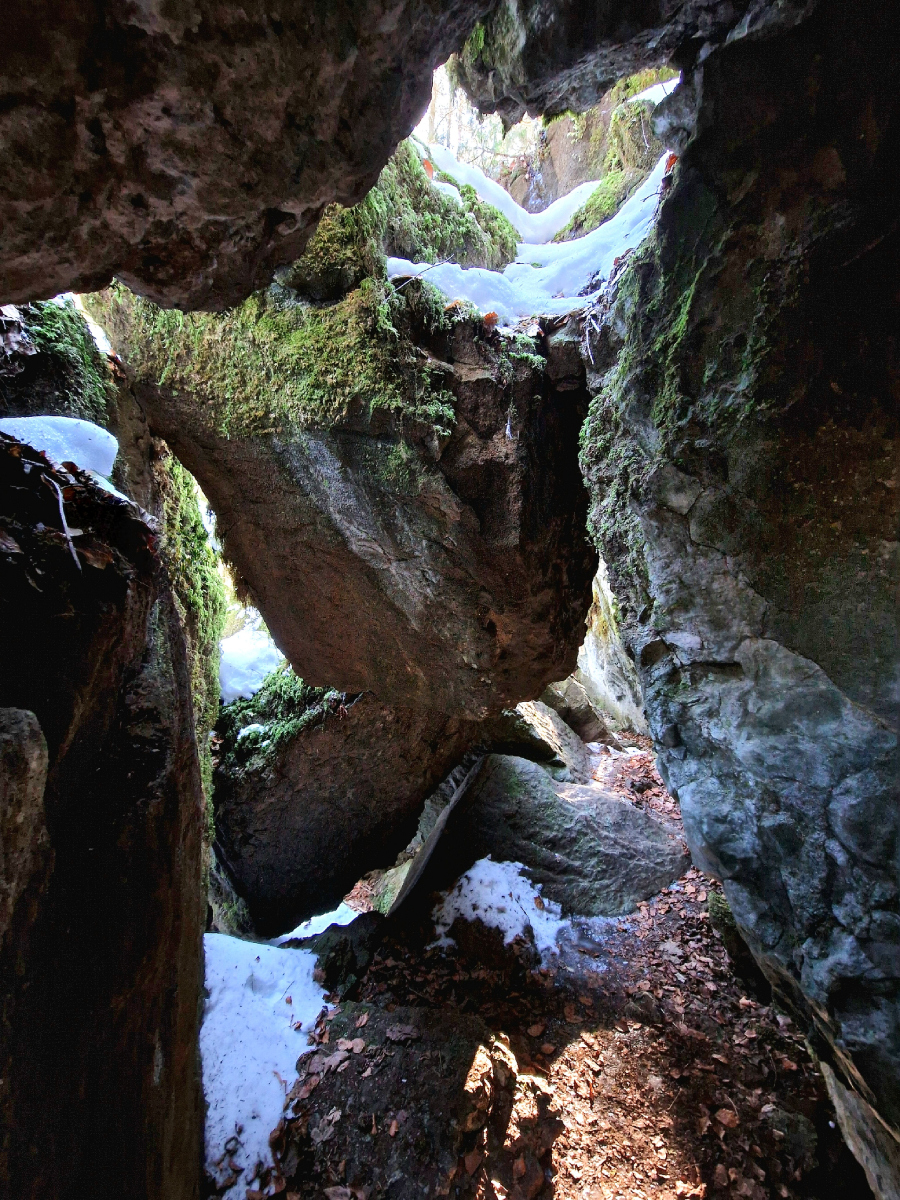 那天,我和朋友们一起踏上了前往龙水峡地缝的旅程