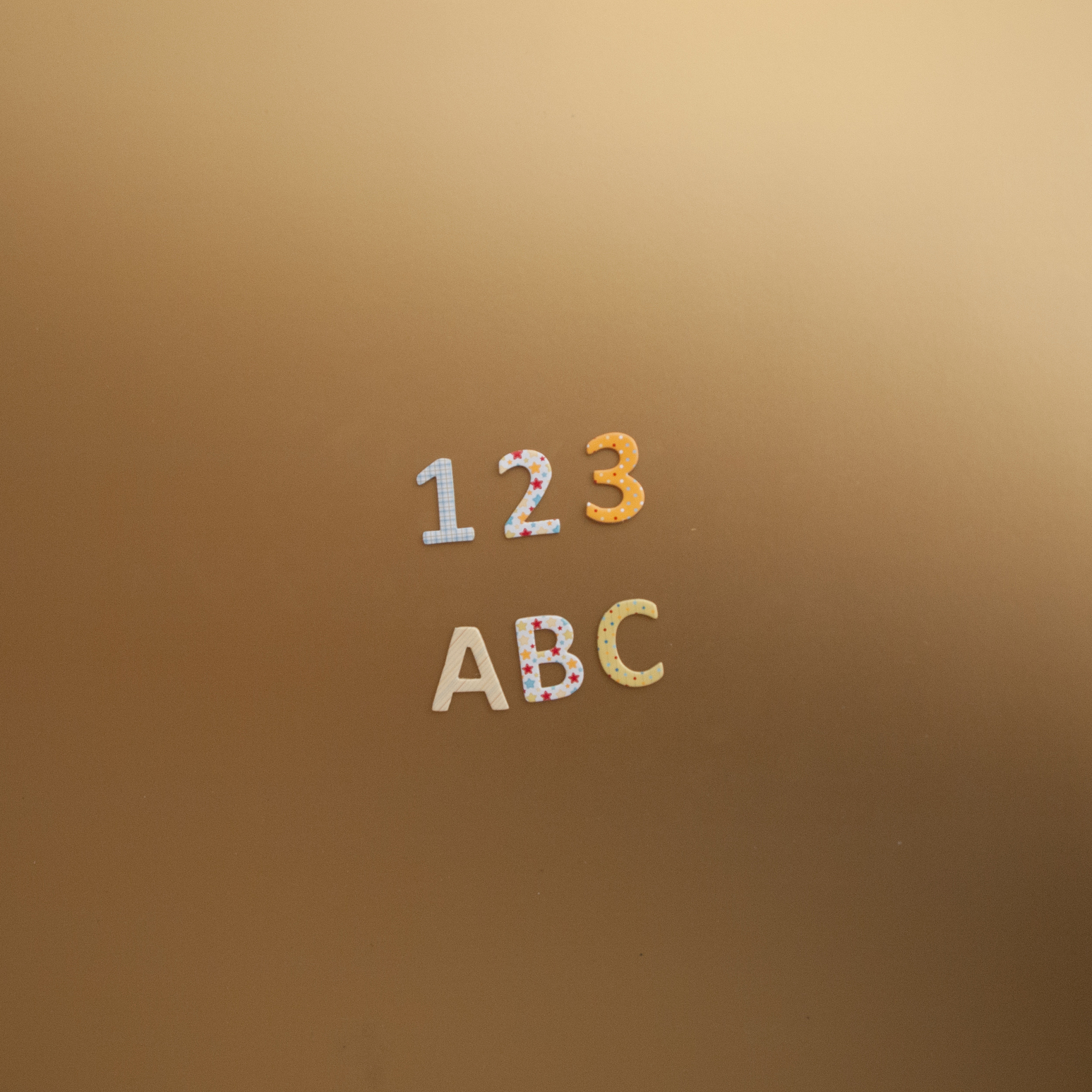 <strong>学校</strong>,开端,英文字母b,英文字母c,英文字母a,数字3,数字2,字母表次序