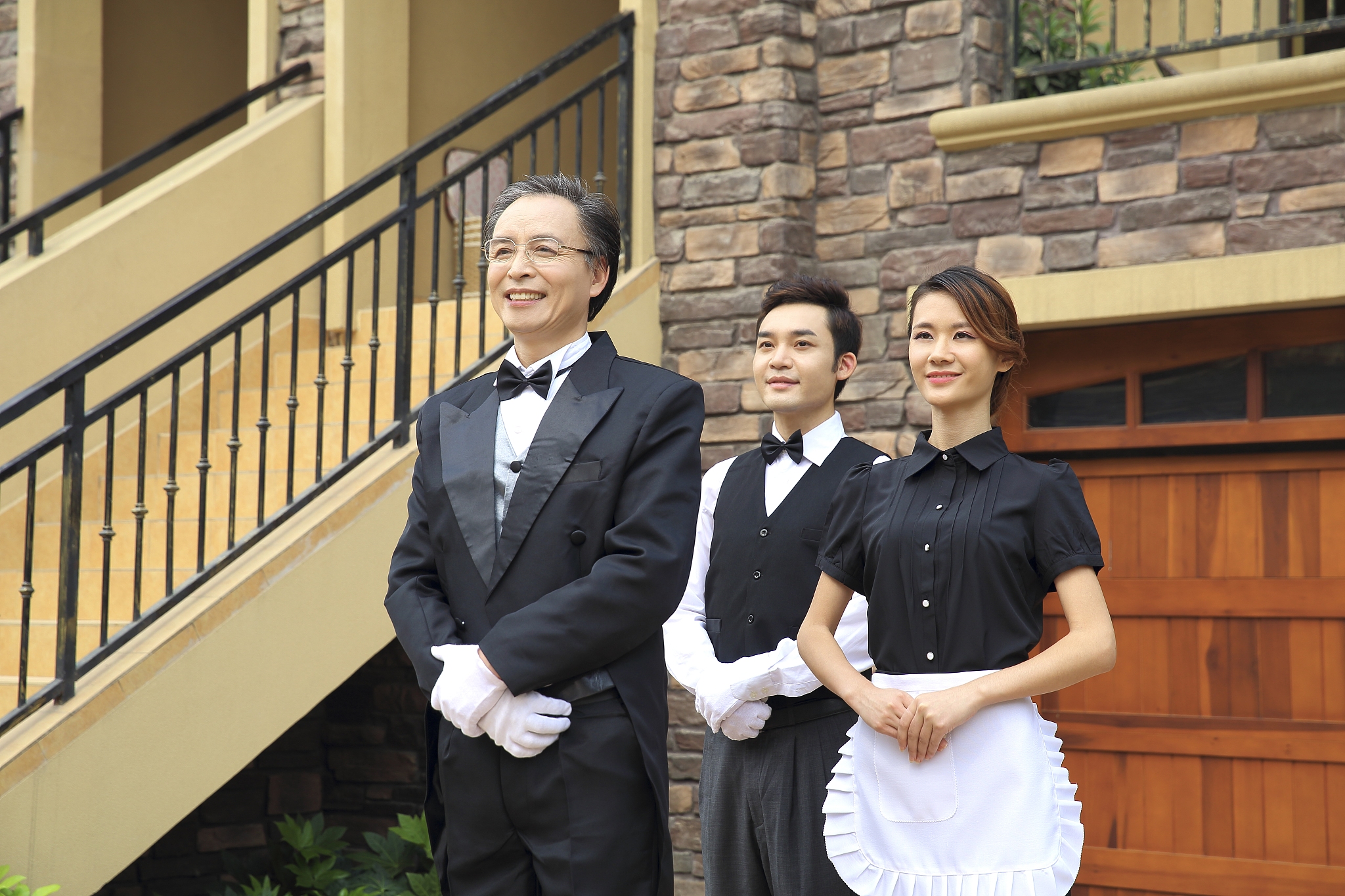 你是一名物业管理专业的实习生在长沙万科魅力之城作为楼栋管家实习从2022年8月4号开始实习实习时长为5个月谈谈自己的收获写一篇2000字的议论文